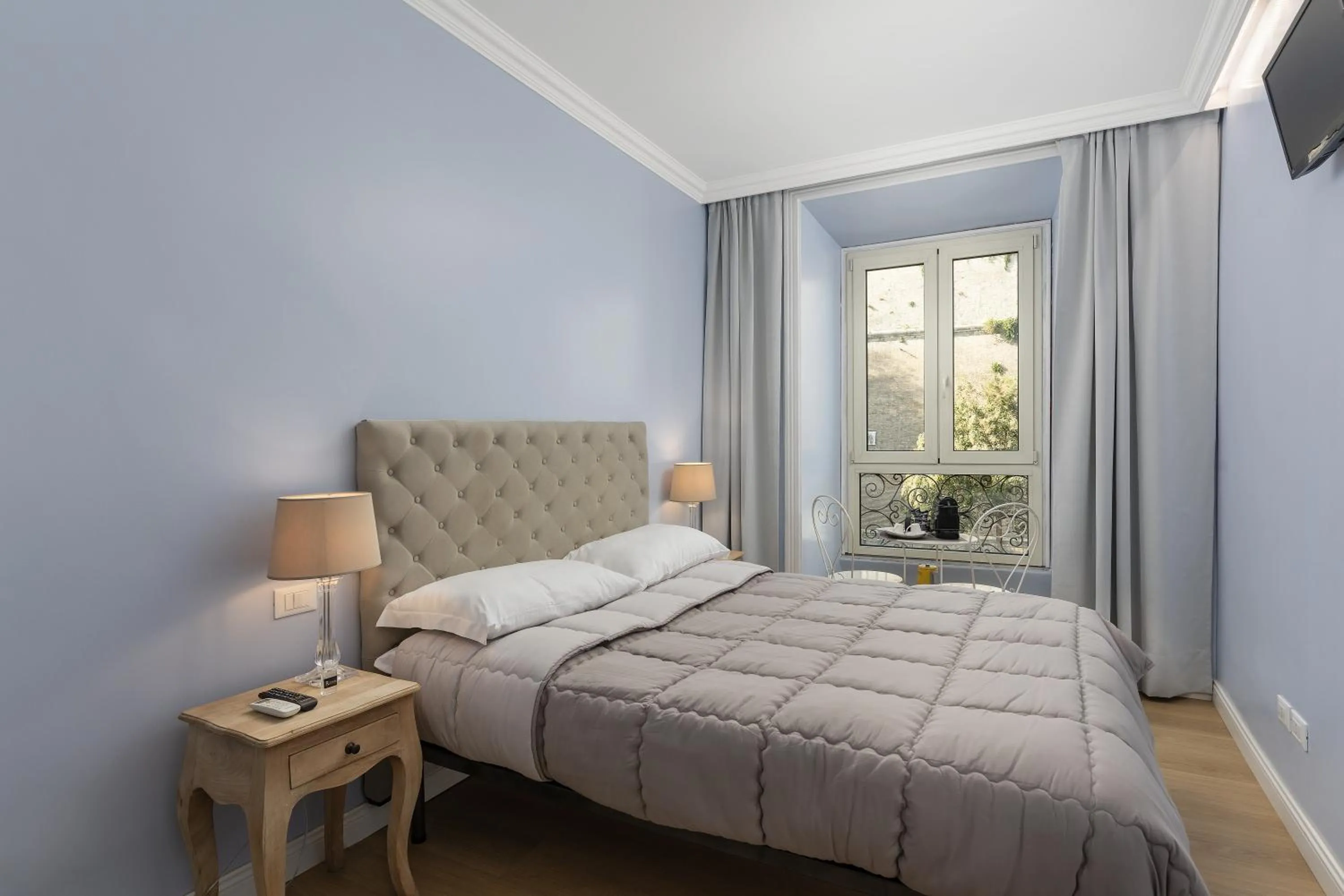 Bed in Rhome Hosting