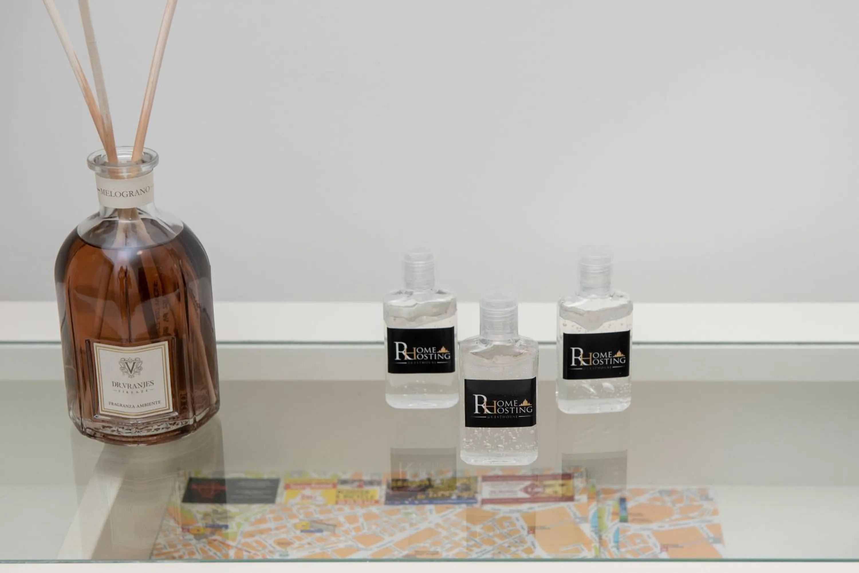 Communal kitchen in Rhome Hosting