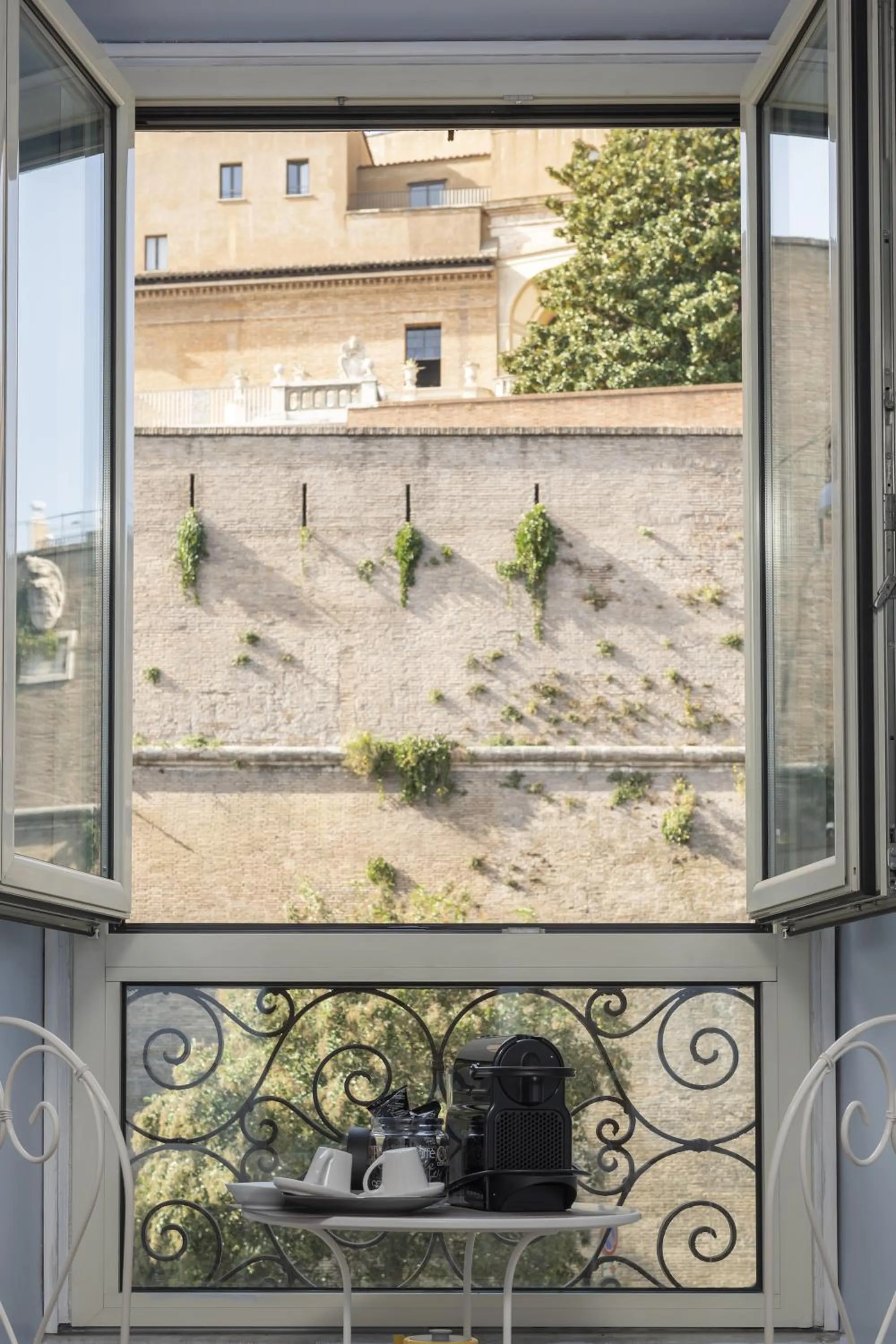 Balcony/Terrace in Rhome Hosting