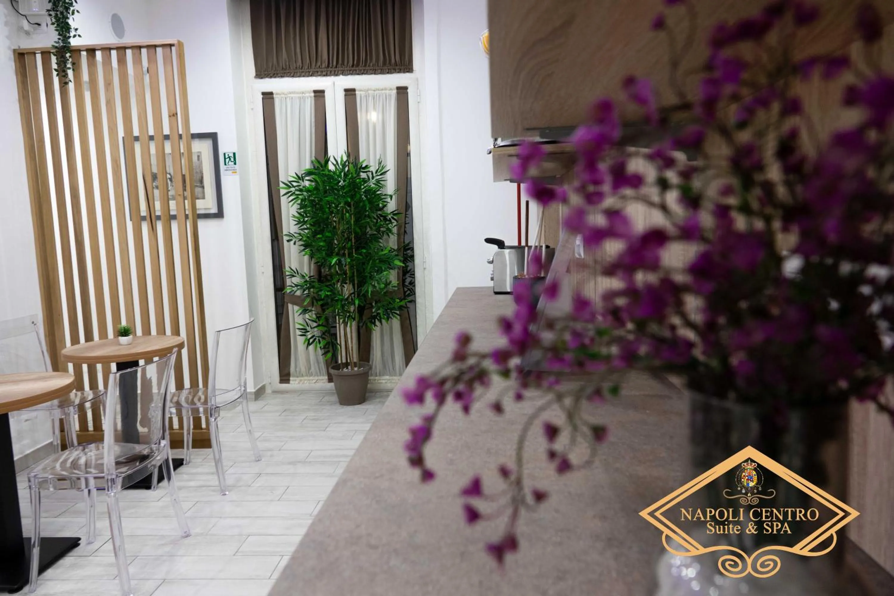 Communal lounge/ TV room in Napoli Centro Suite e Spa