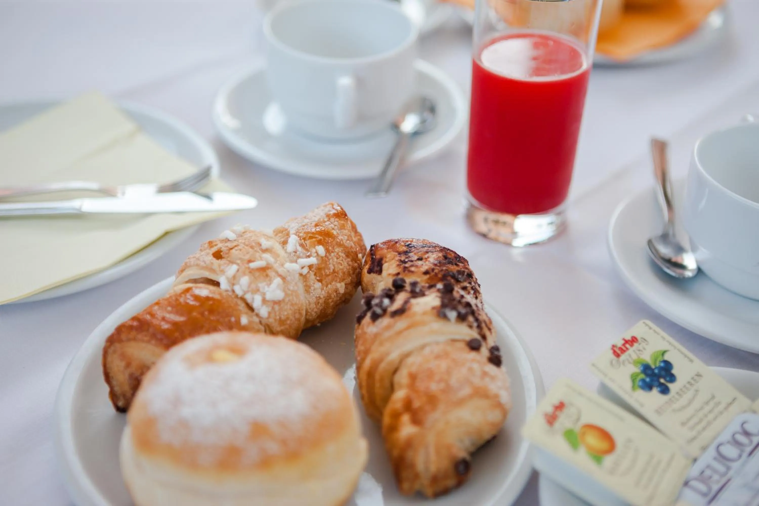 Breakfast in Hotel Benacus
