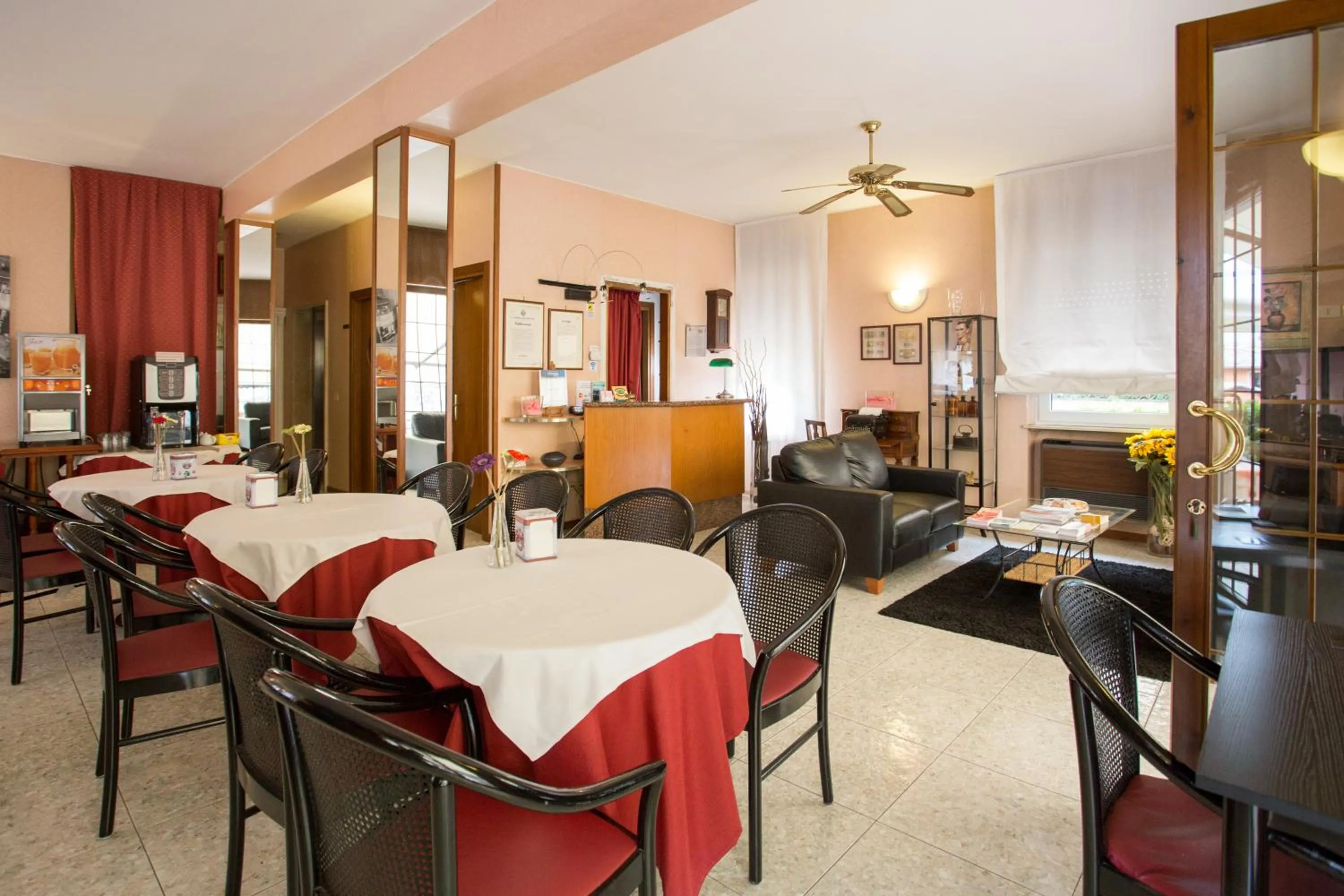 Lounge or bar in Hotel Benacus