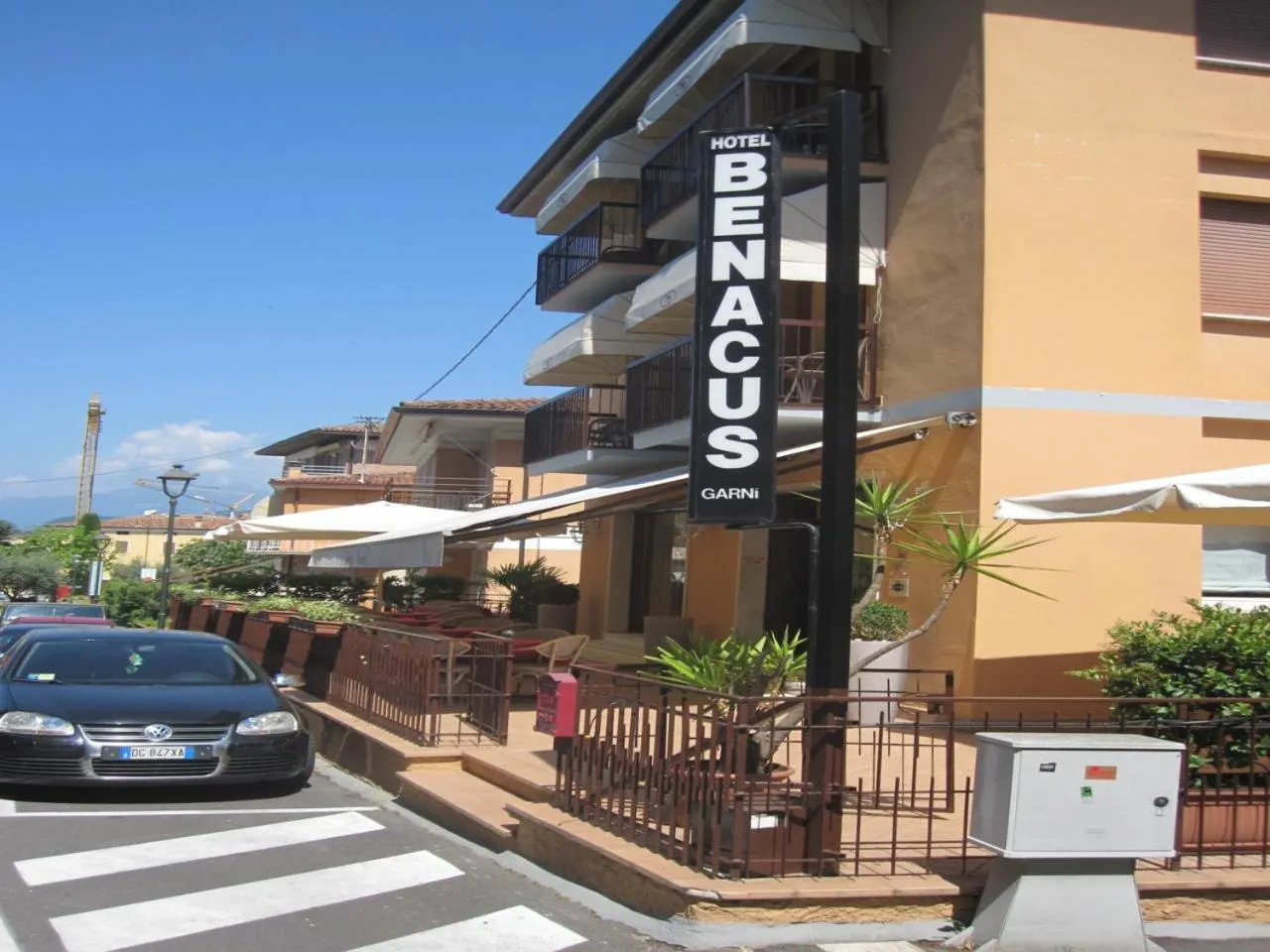 Facade/entrance in Hotel Benacus