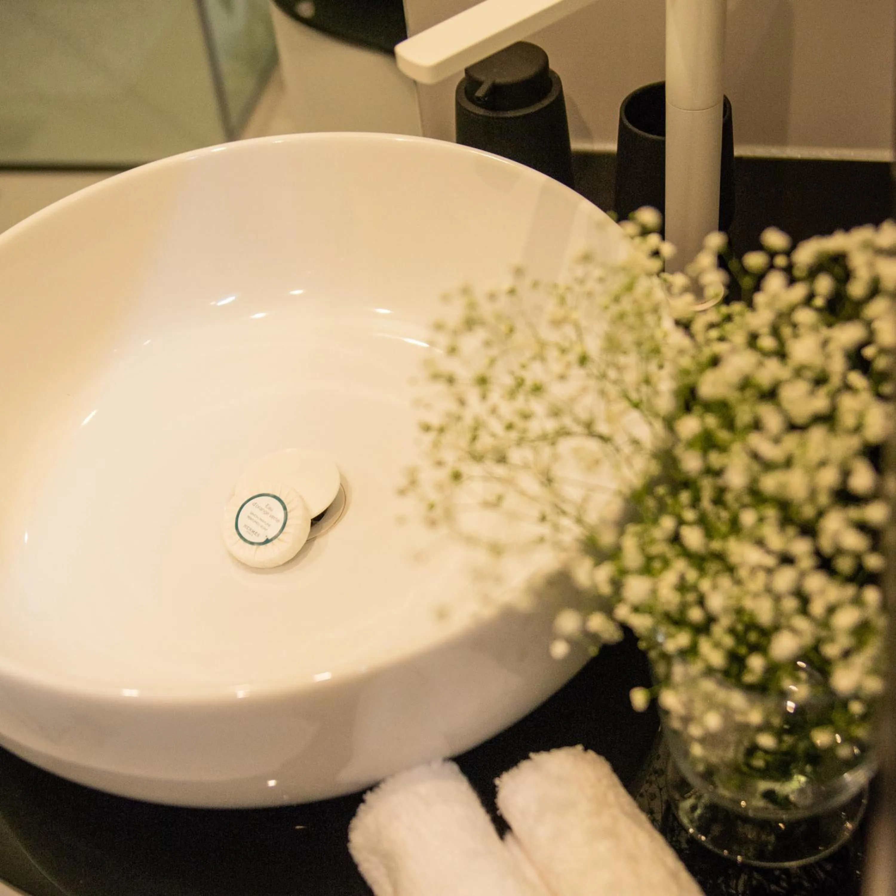 Bathroom in 3 Hills Boutique - The Ranch Experience