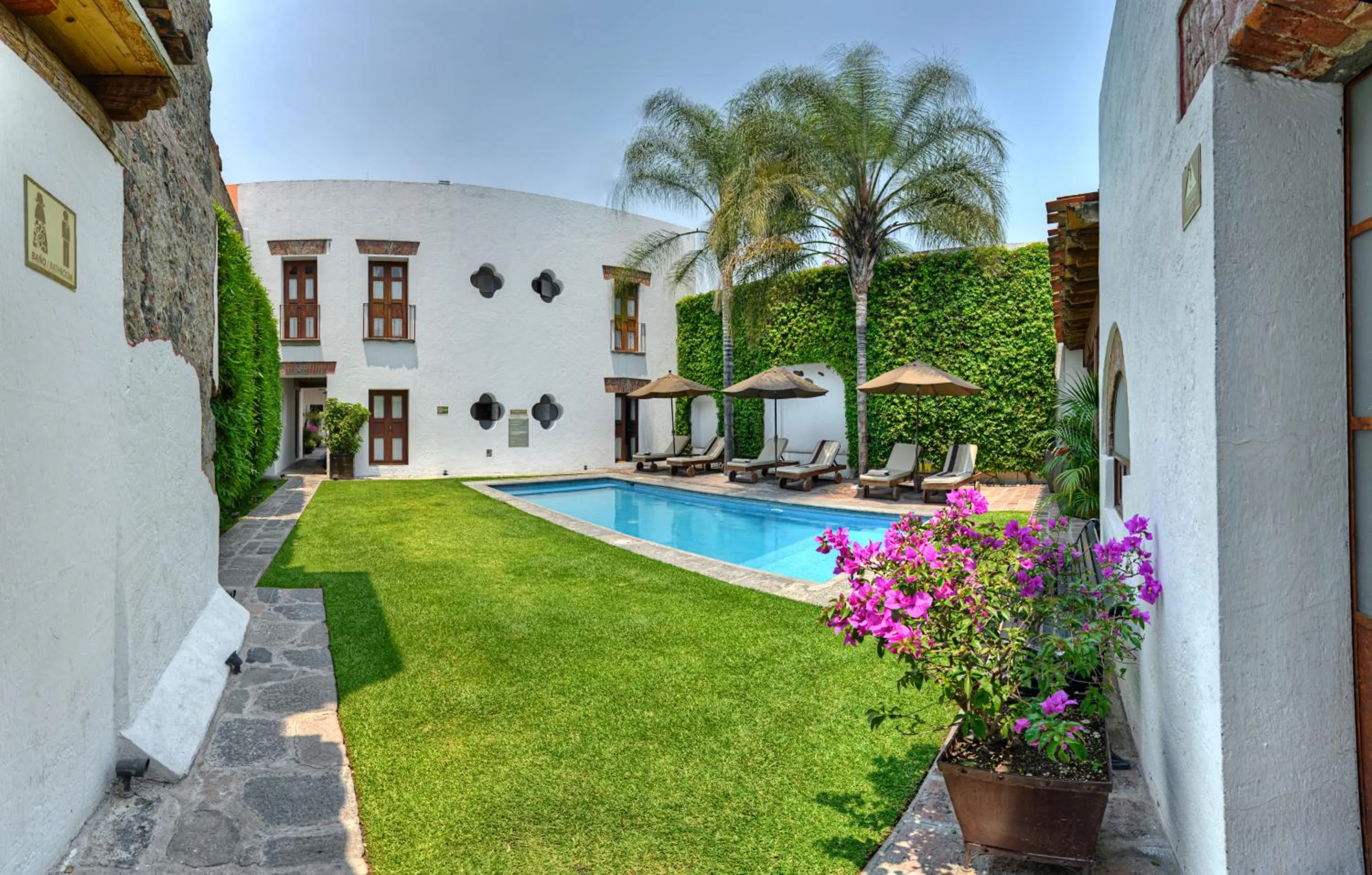 Swimming pool in Alqueria de Carrion Hotel Boutique