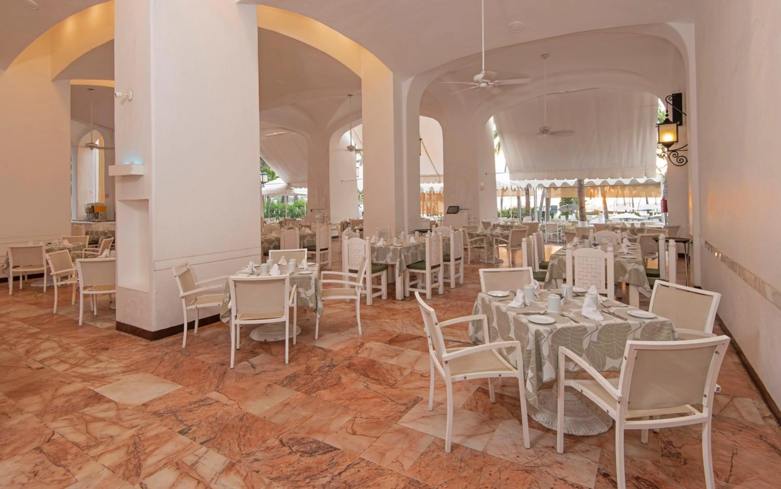 Restaurant/places to eat in Las Hadas by Brisas