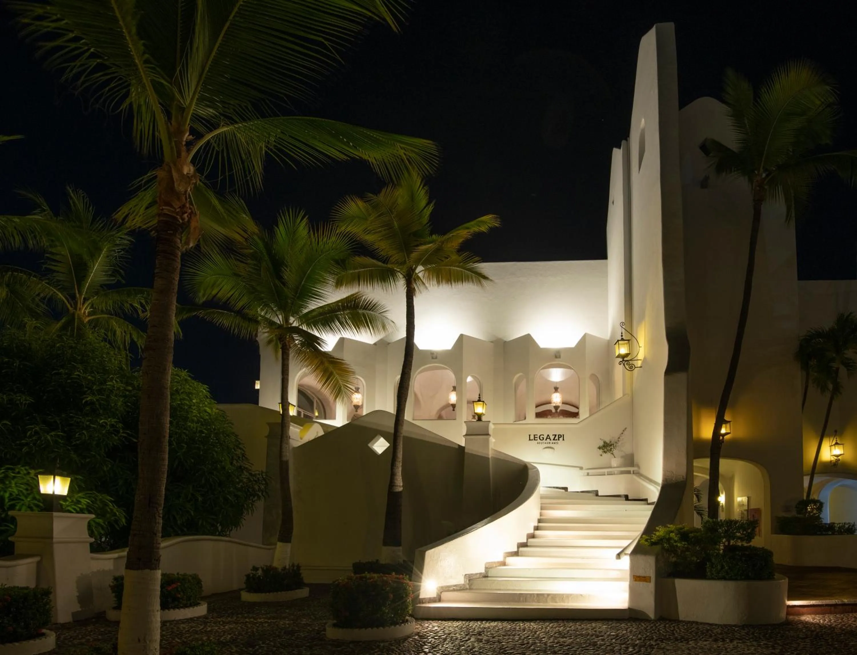 Restaurant/places to eat in Las Hadas by Brisas