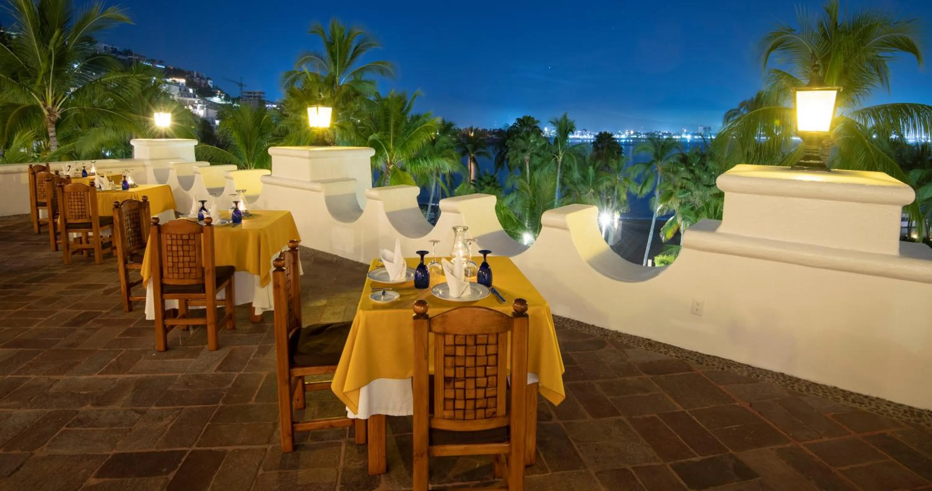 Restaurant/places to eat in Las Hadas by Brisas