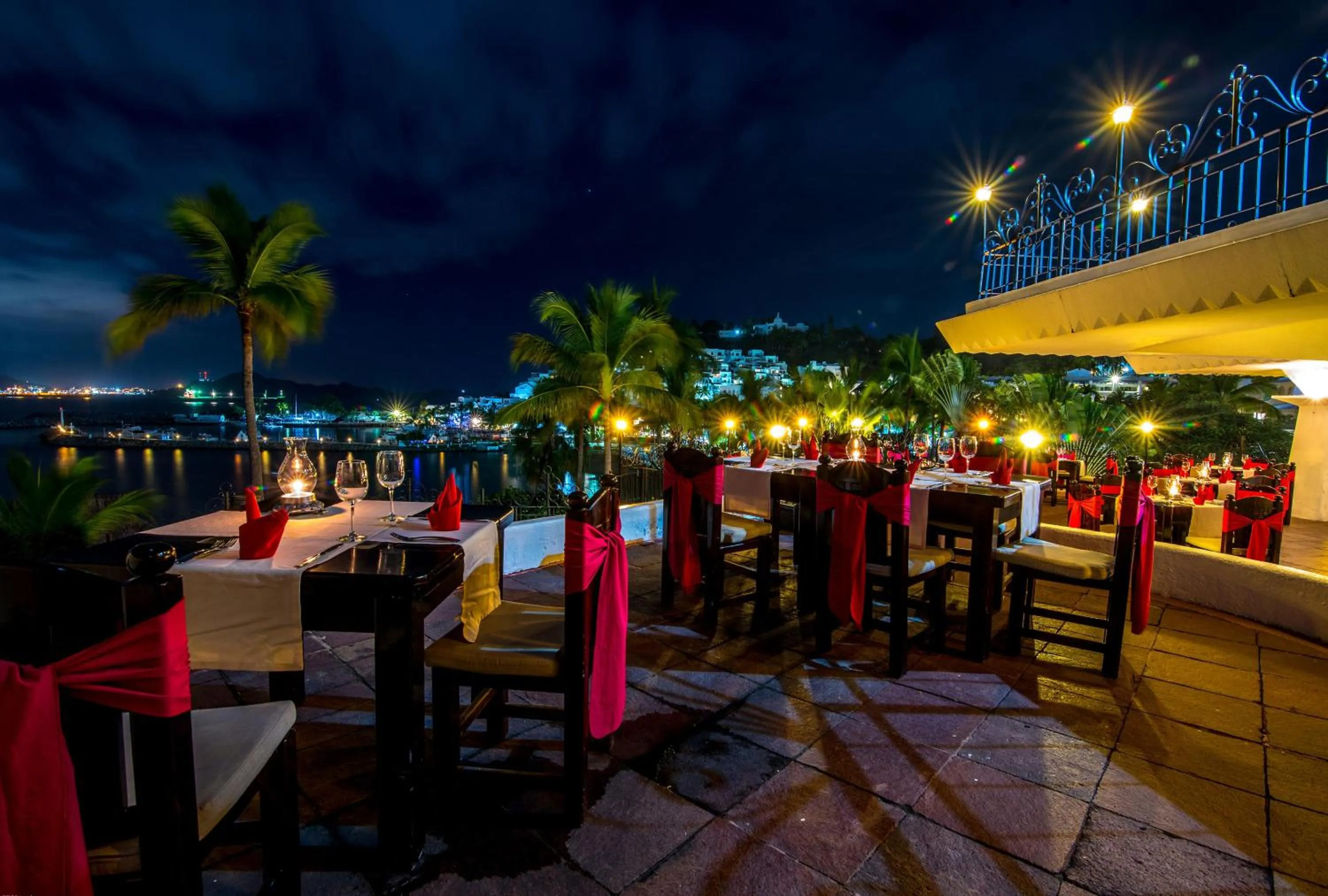 Restaurant/places to eat in Las Hadas by Brisas