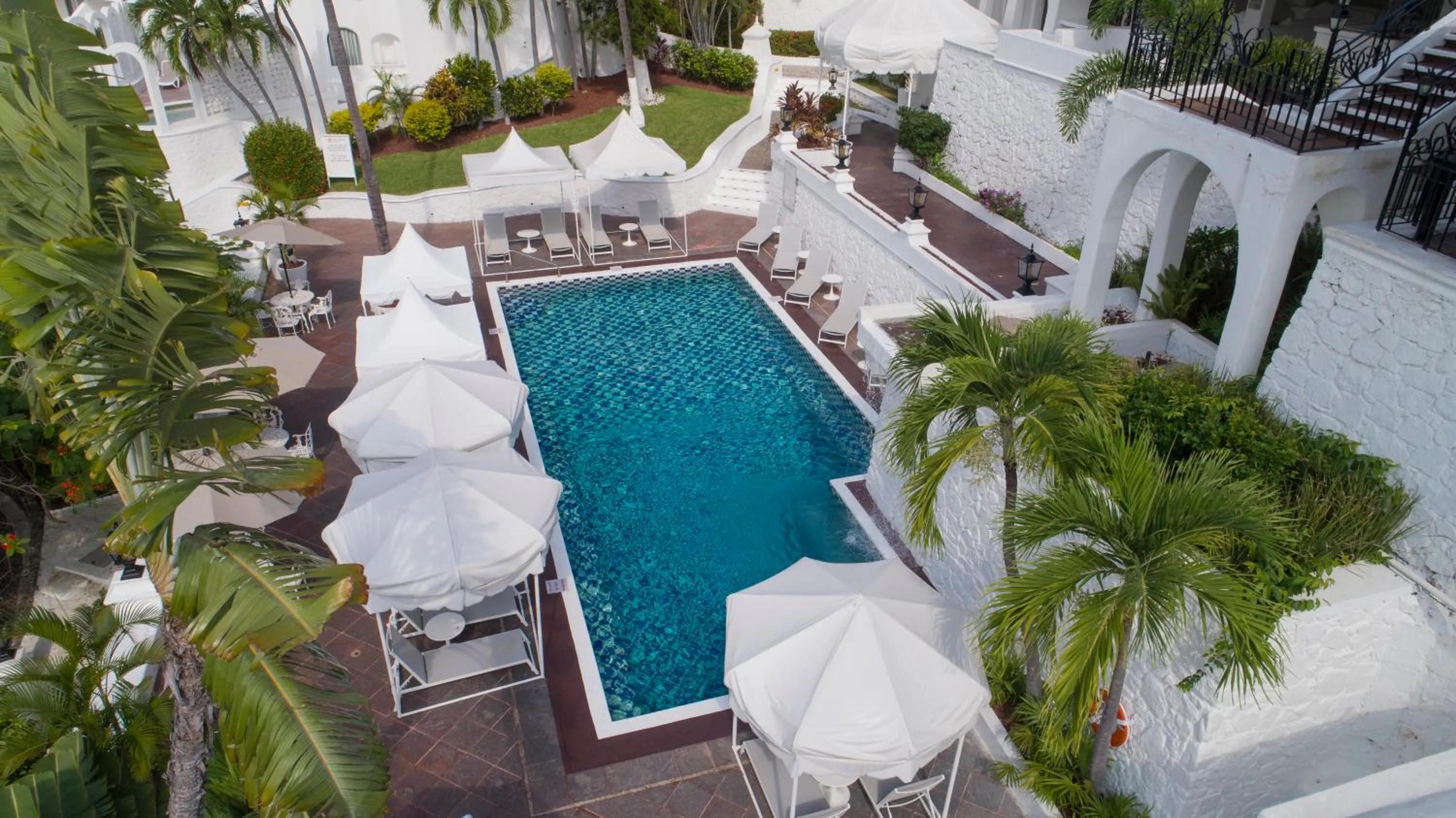 Swimming pool in Las Hadas by Brisas