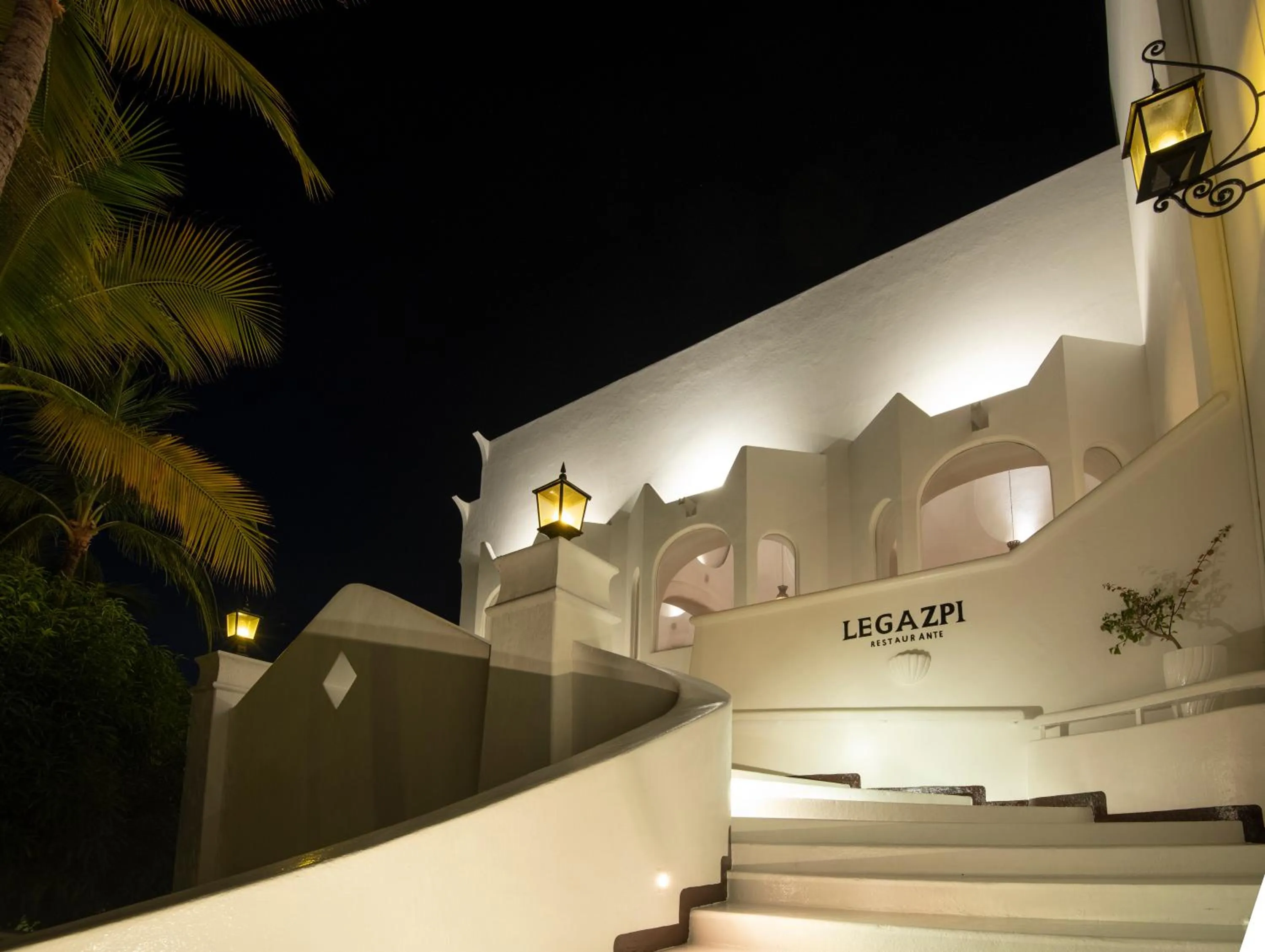 Restaurant/places to eat in Las Hadas by Brisas