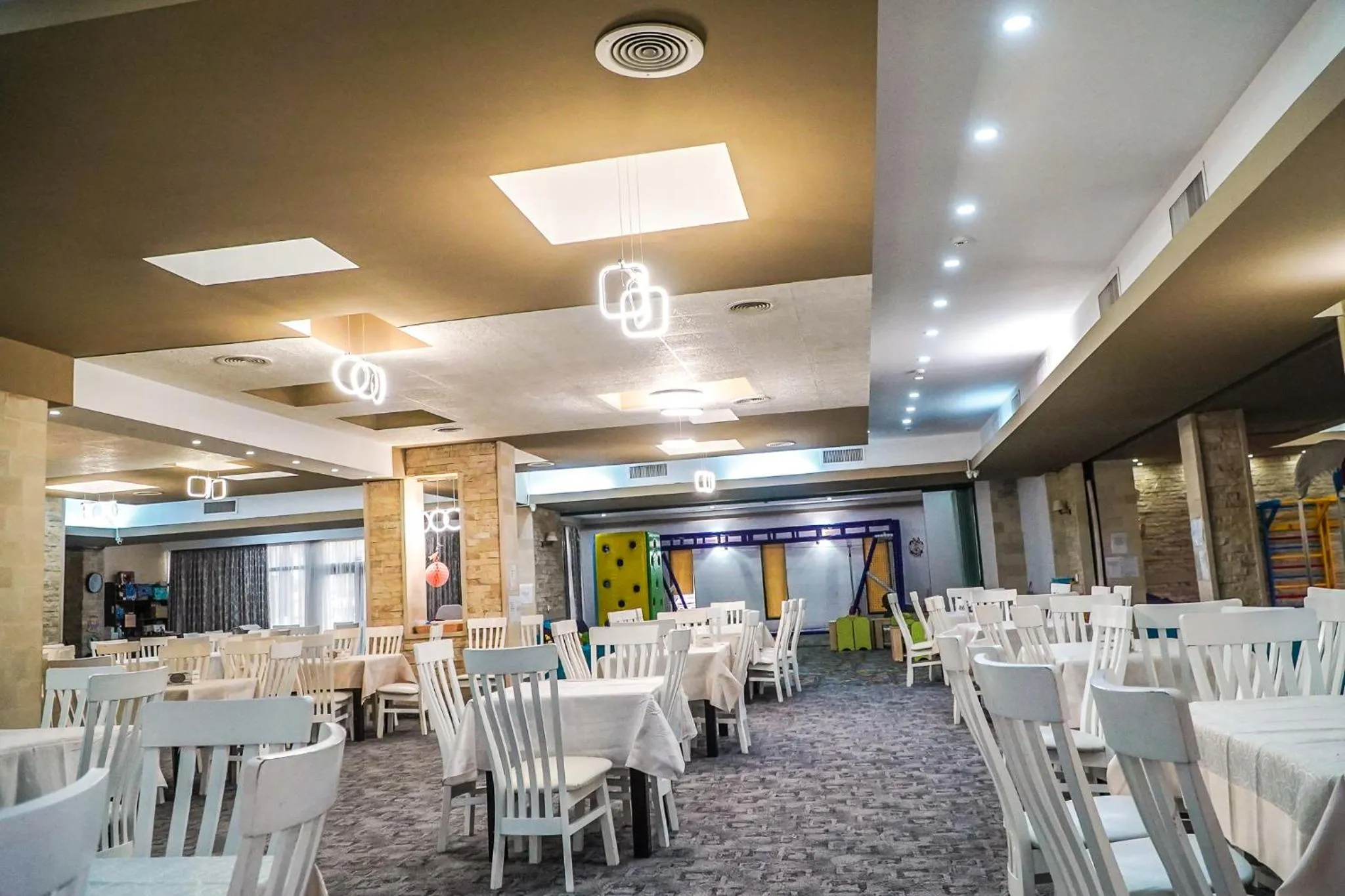 Restaurant/places to eat in Hotel & MedSpa Siret