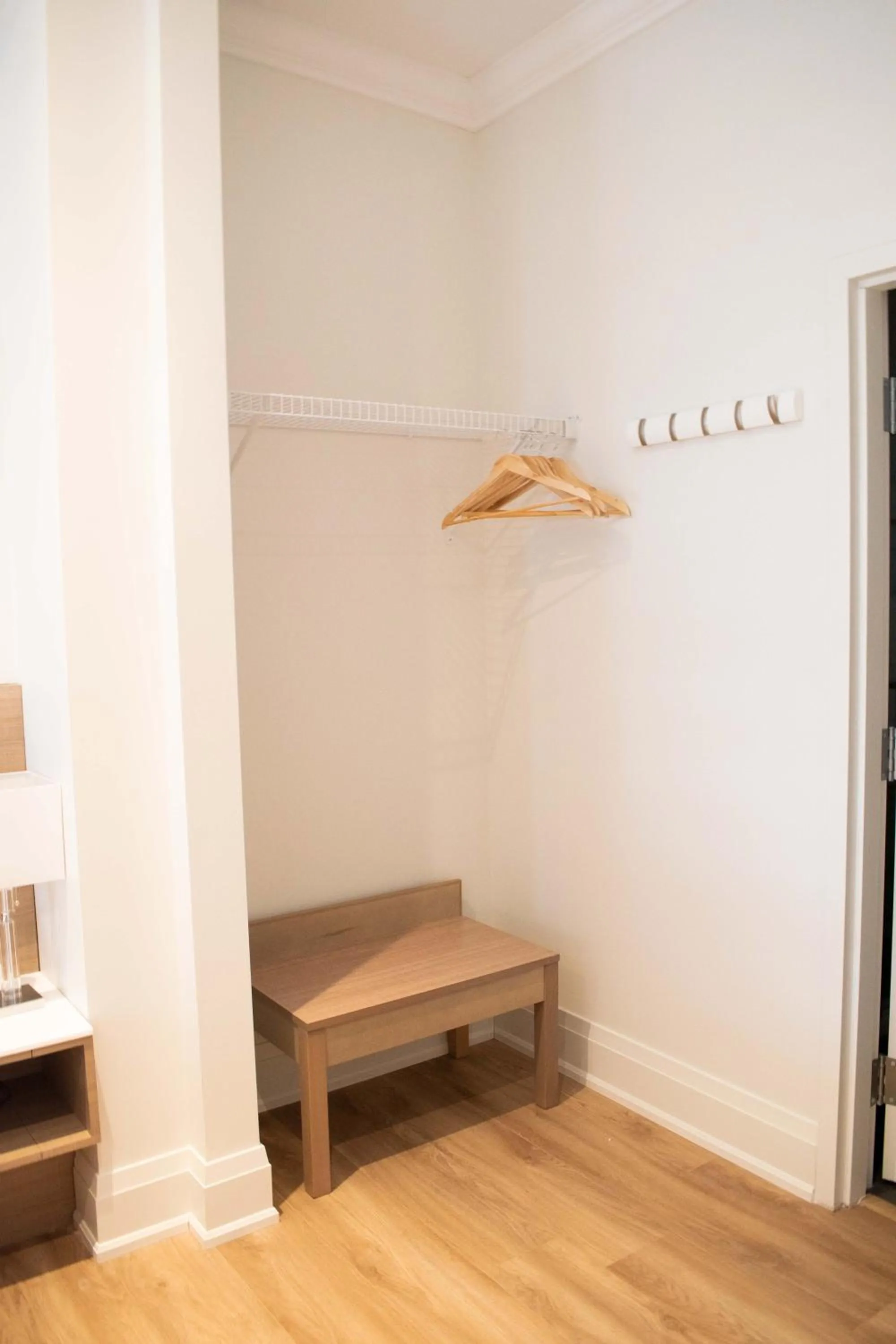 Colonial Hotel & Suites