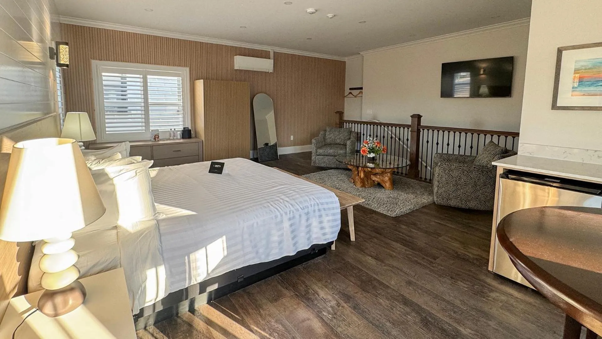 Bed in Colonial Hotel & Suites