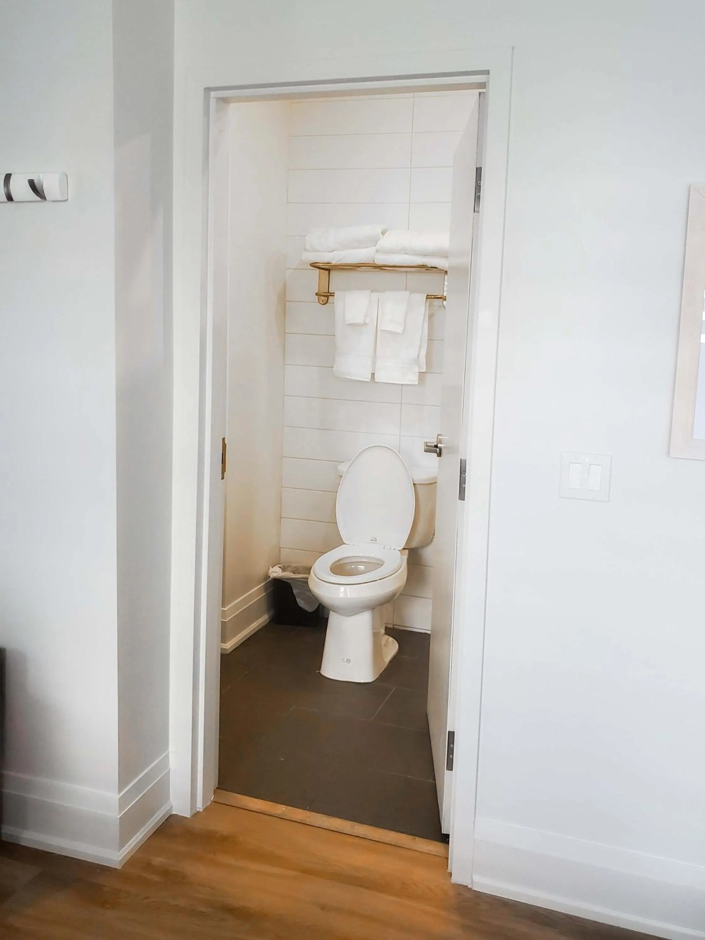 Colonial Hotel & Suites