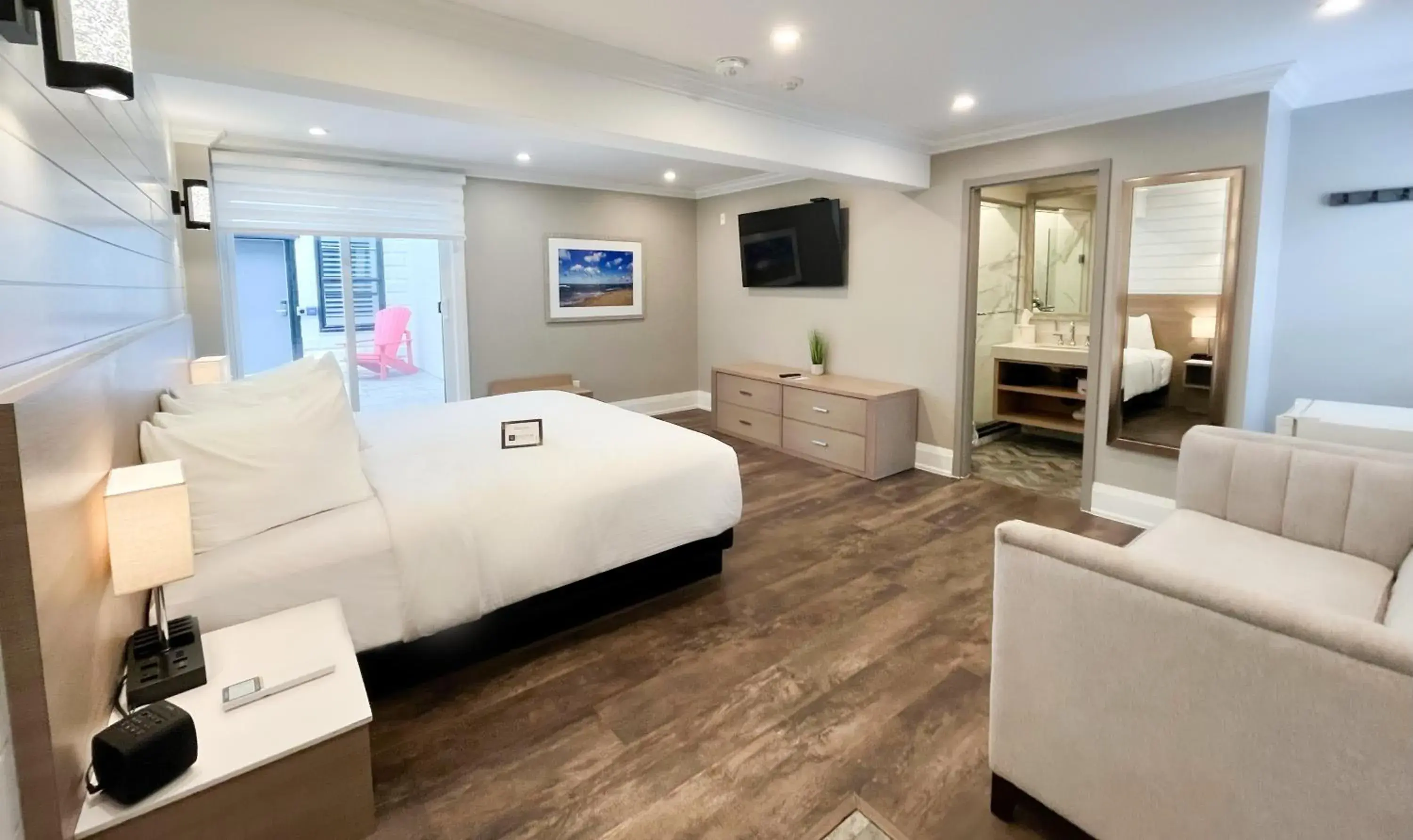 King Studio in Colonial Hotel & Suites King Studio in Colonial Hotel & Suites