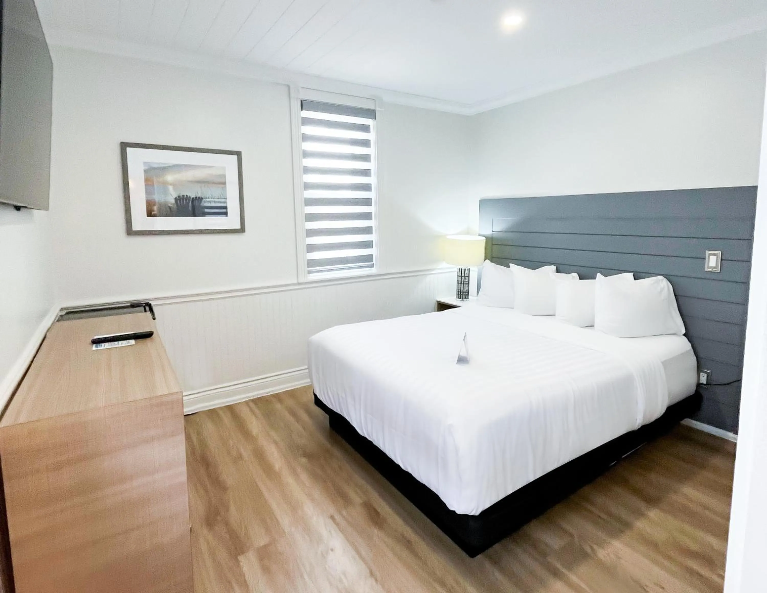 Bed in Colonial Hotel & Suites