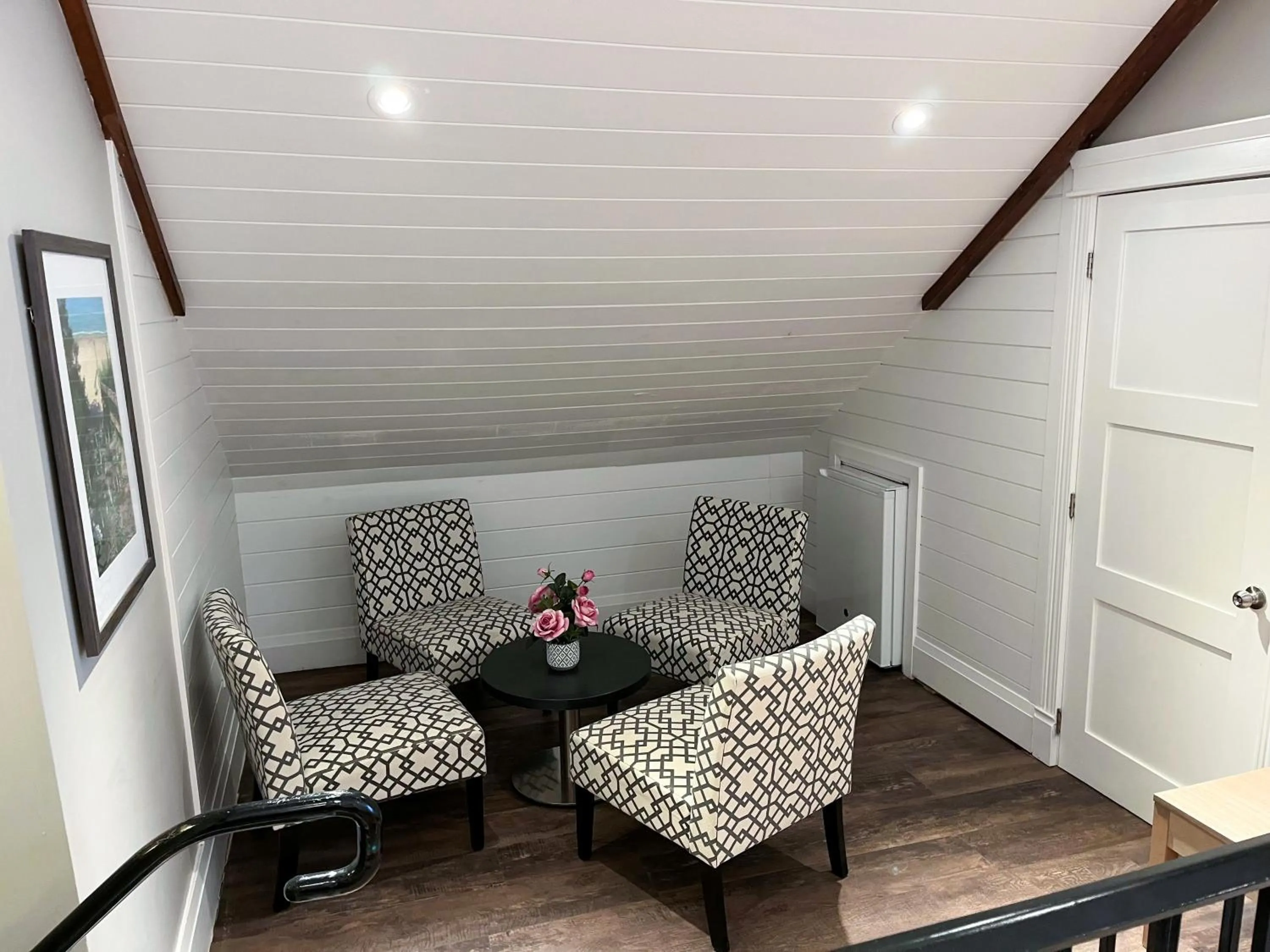 Colonial Hotel & Suites