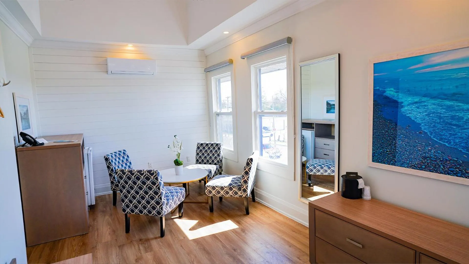 Colonial Hotel & Suites