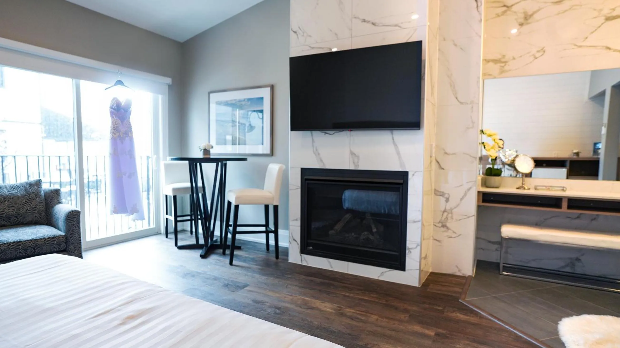 Bed in Colonial Hotel & Suites