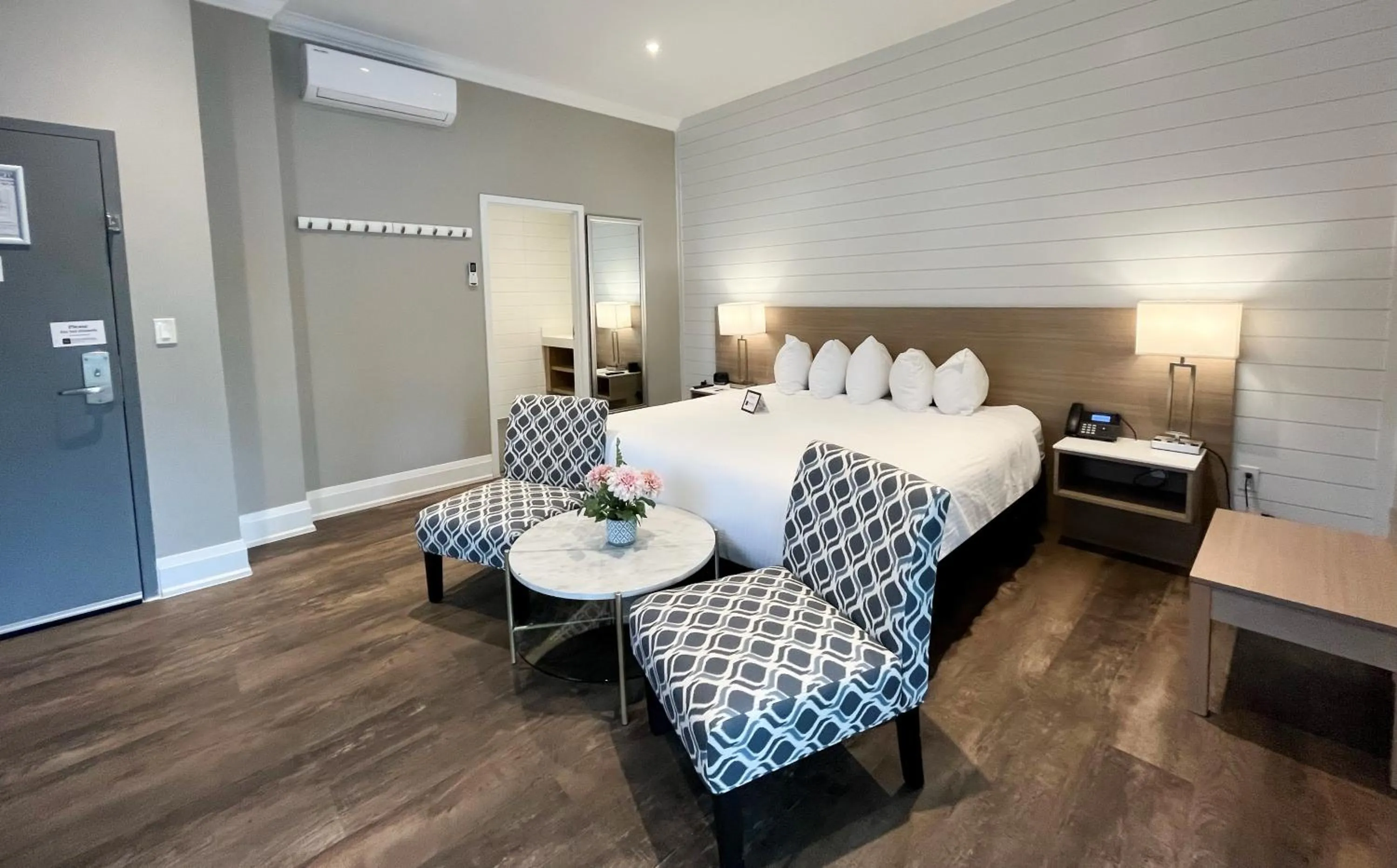 Bed in Colonial Hotel & Suites