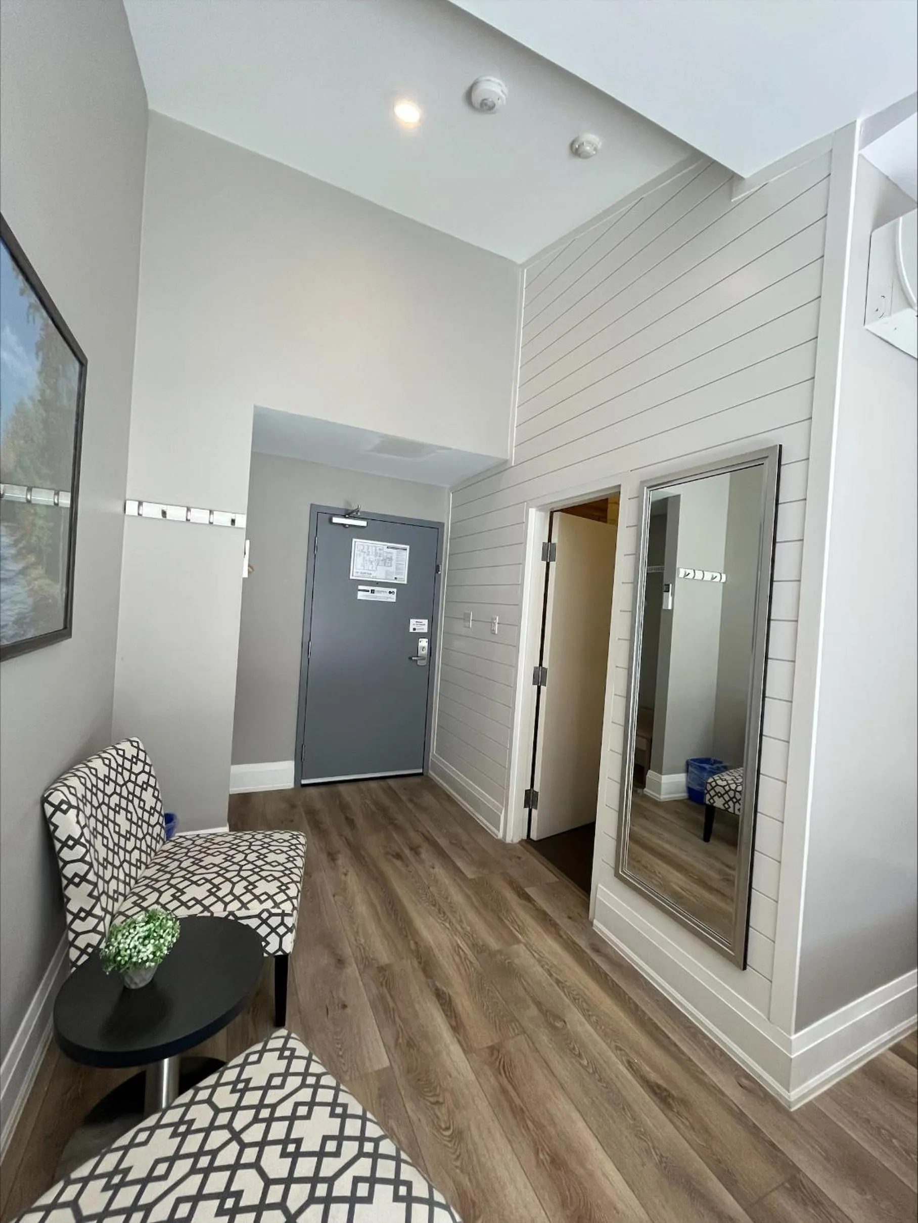 Colonial Hotel & Suites