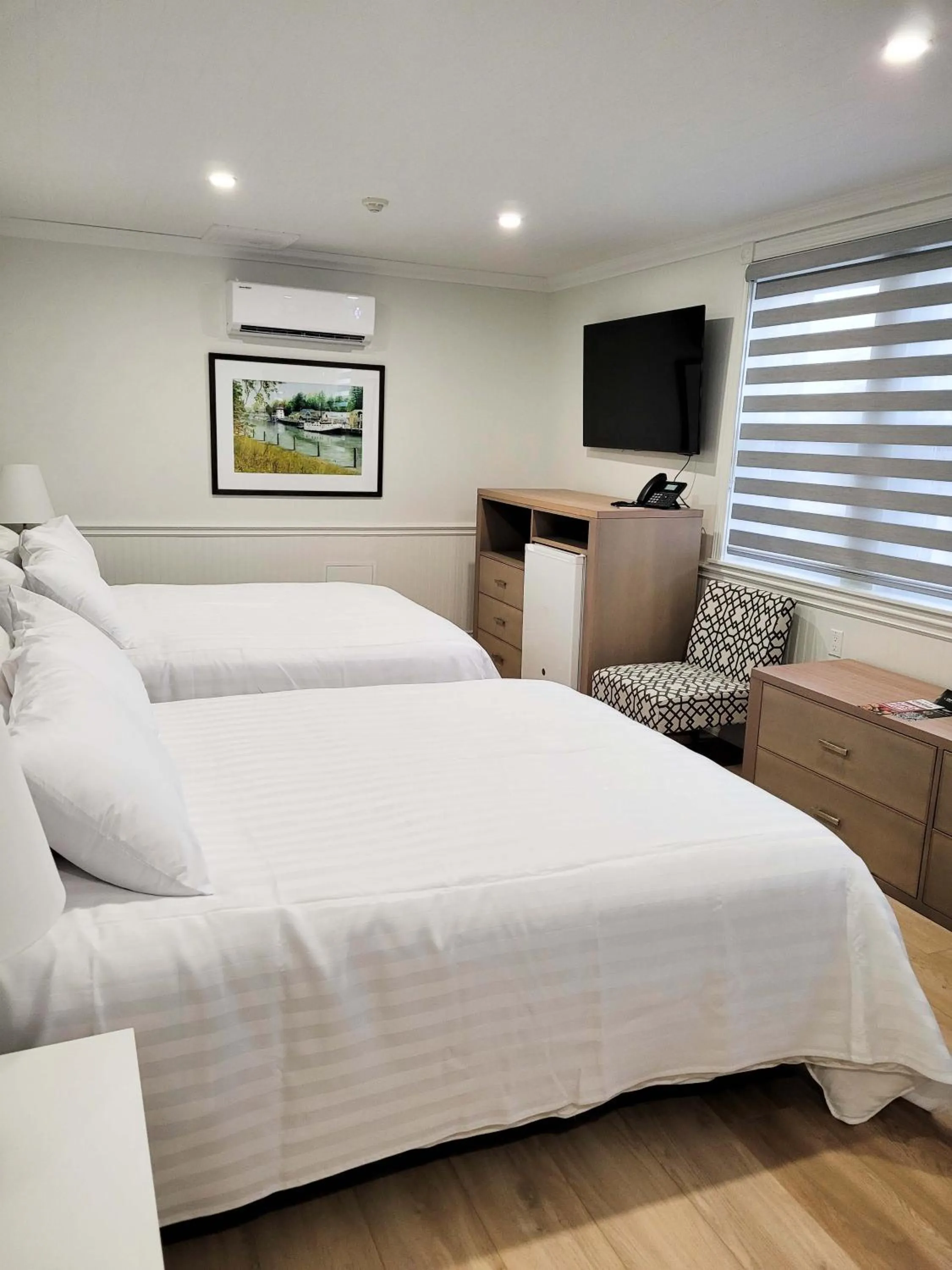 Bed in Colonial Hotel & Suites