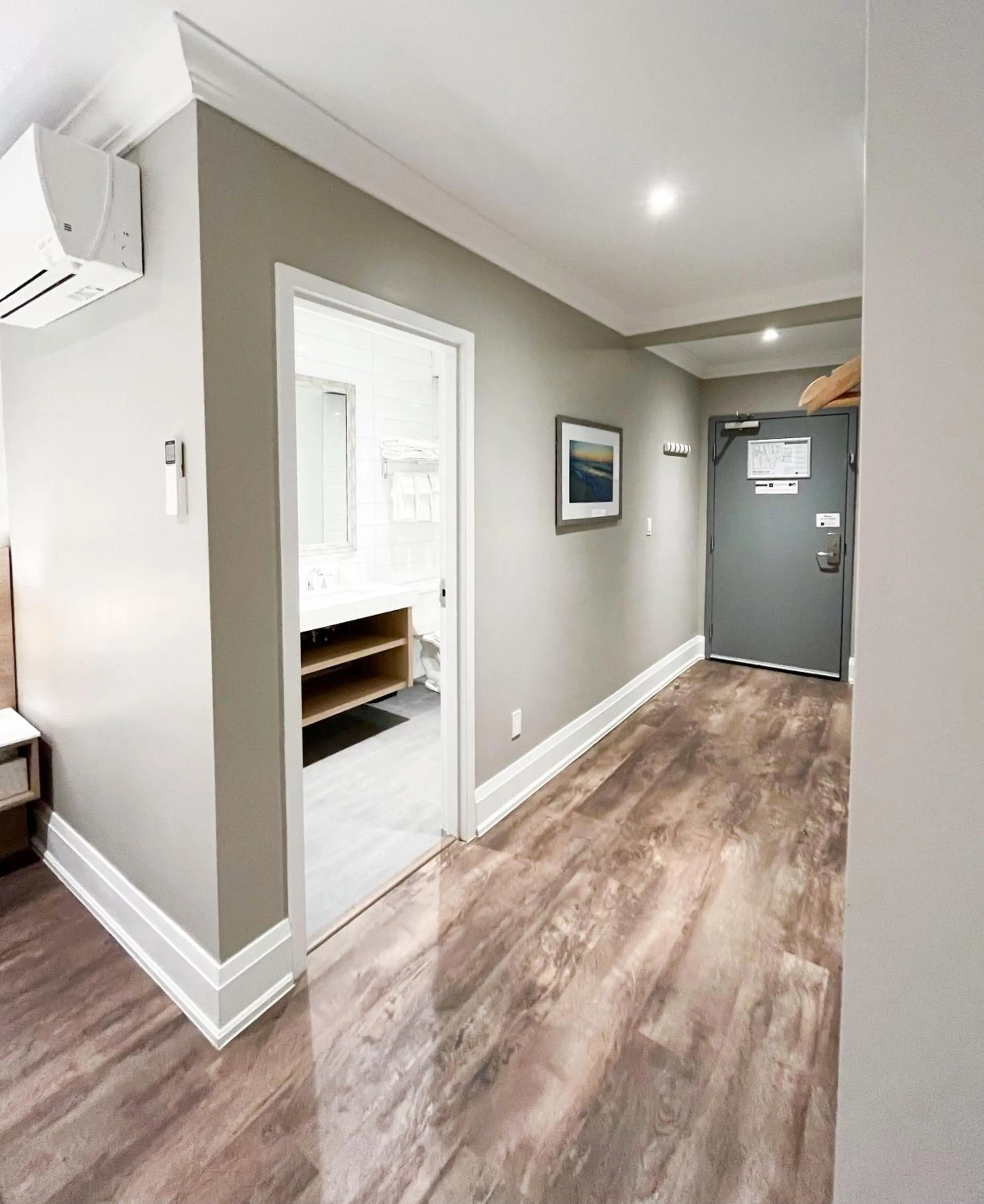 Colonial Hotel & Suites