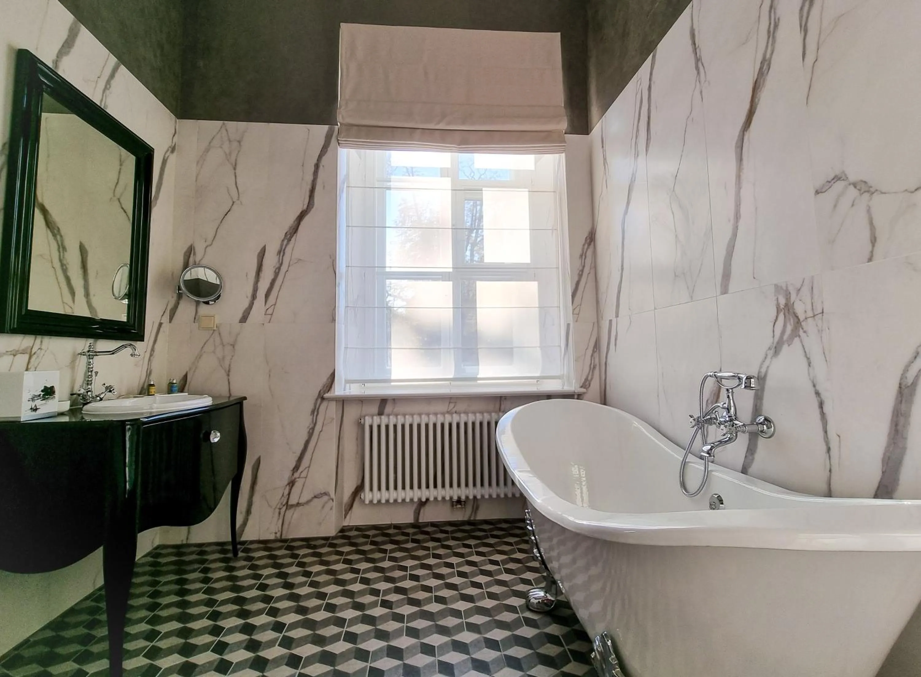 Deluxe Double Room with Bath in Tiffi Old Town Hotel