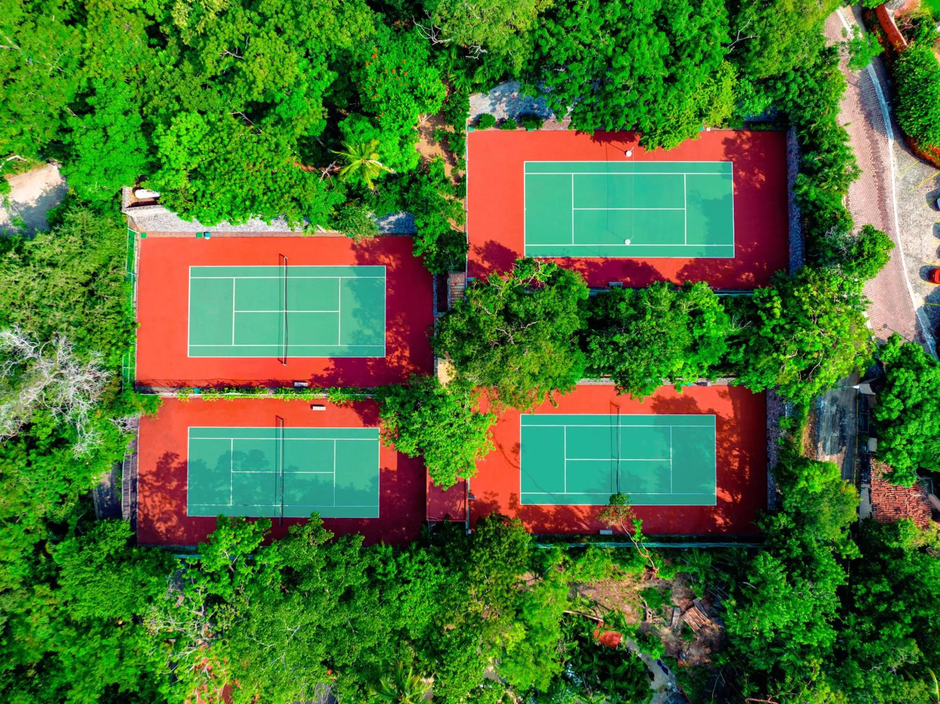 Tennis court in Las Brisas Ixtapa