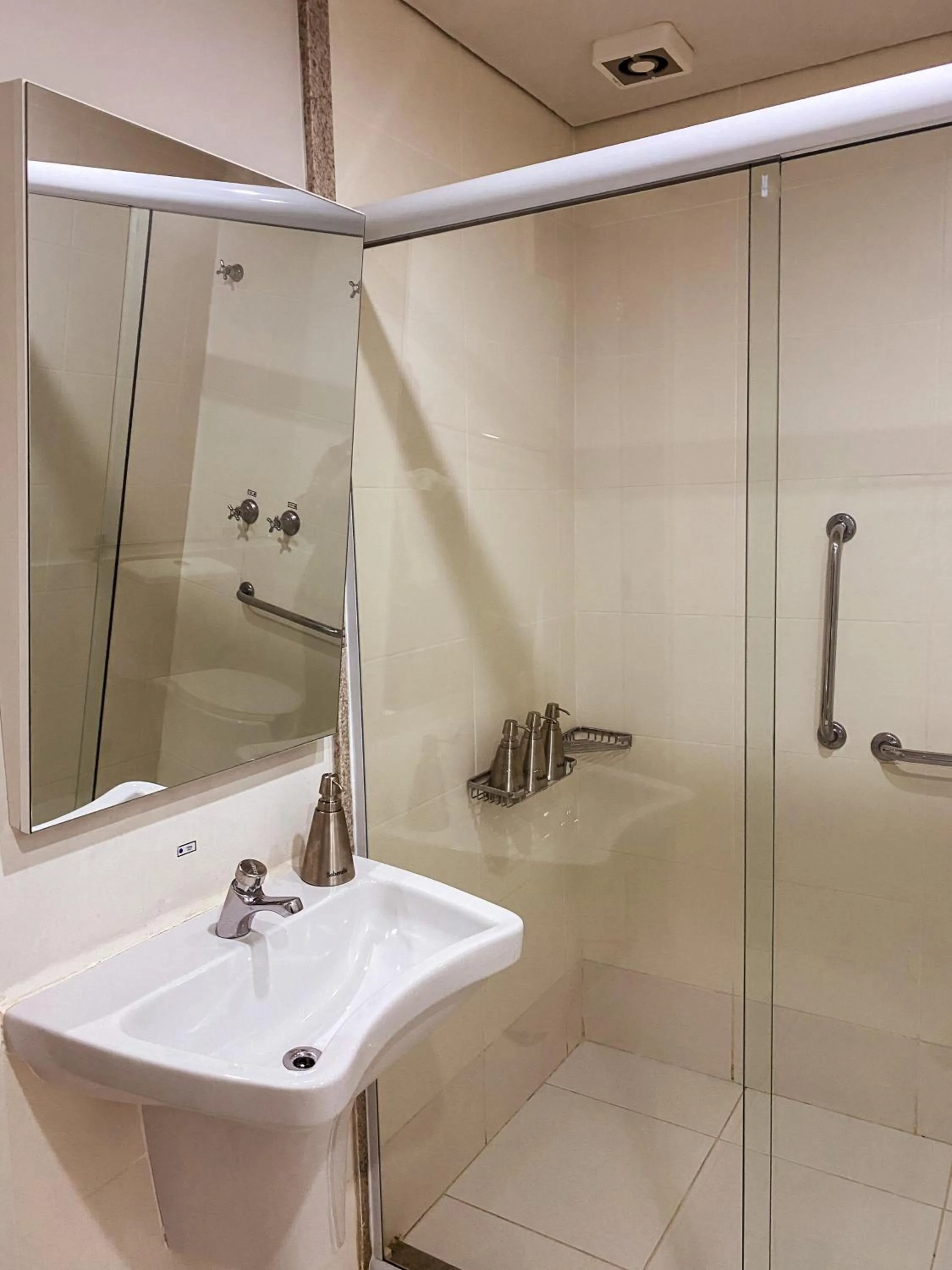 Bathroom in Apart-hotel Granja Brasil Itaipava