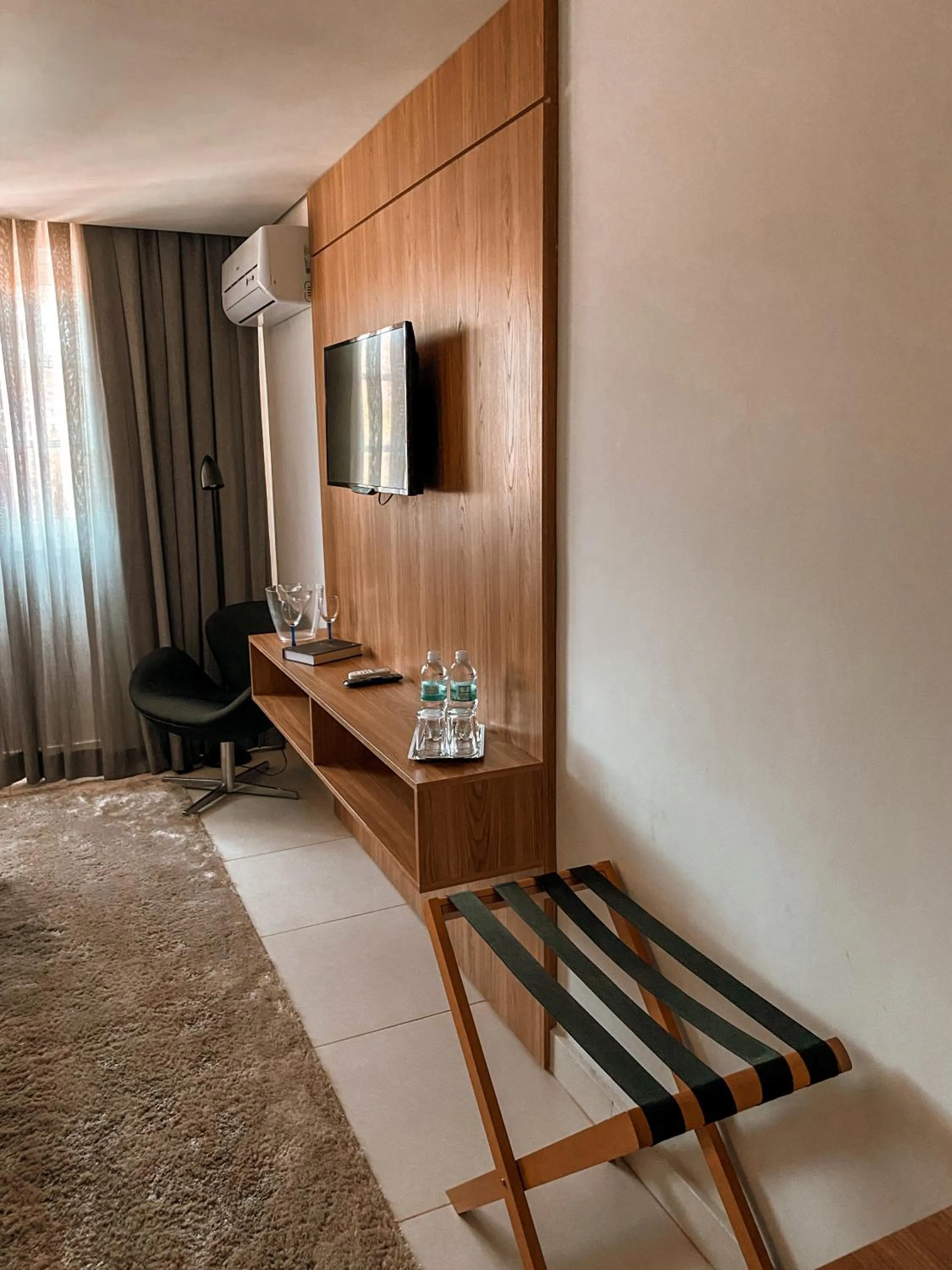 TV and multimedia in Apart-hotel Granja Brasil Itaipava