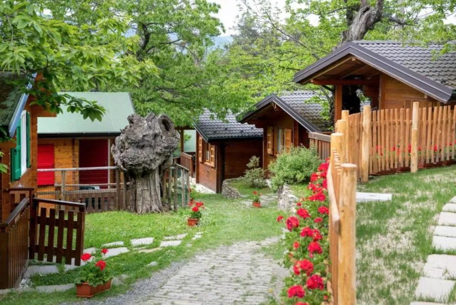 Bungalow in Glamping Villaggio Parco Dei Castagni 4 stelle