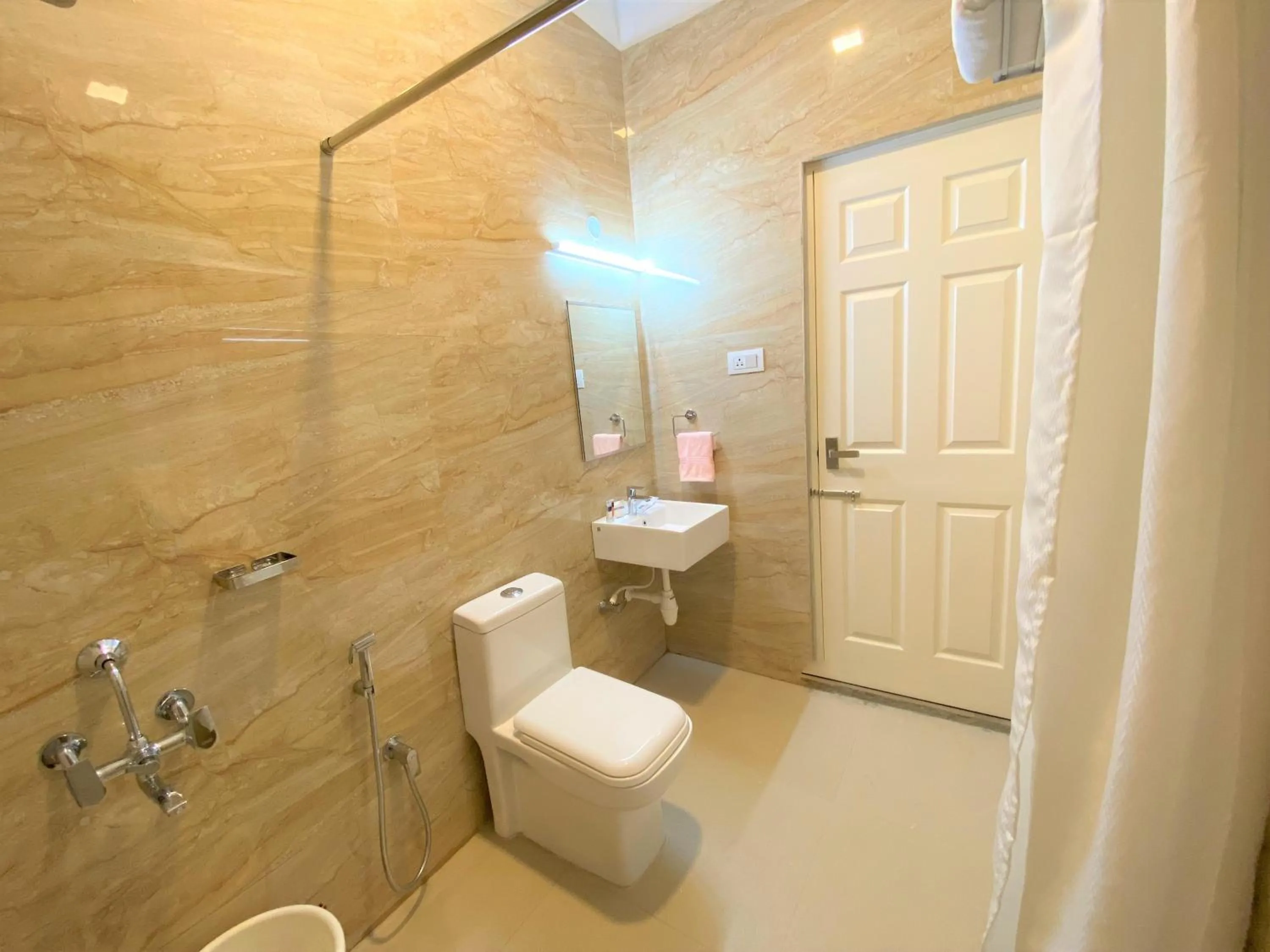 Toilet in Avalon Stays