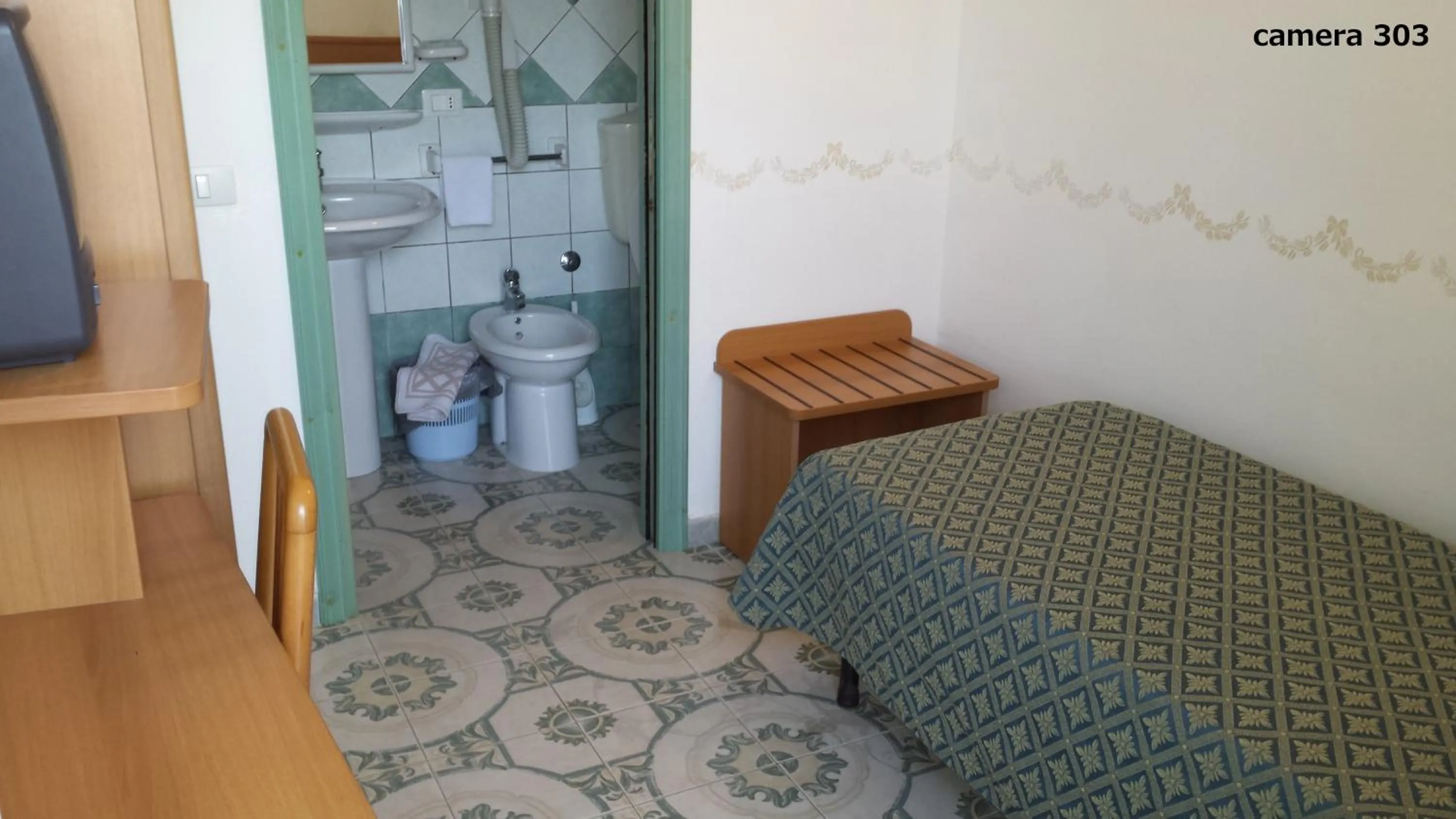 Shower, Bed in Hotel Castiglione