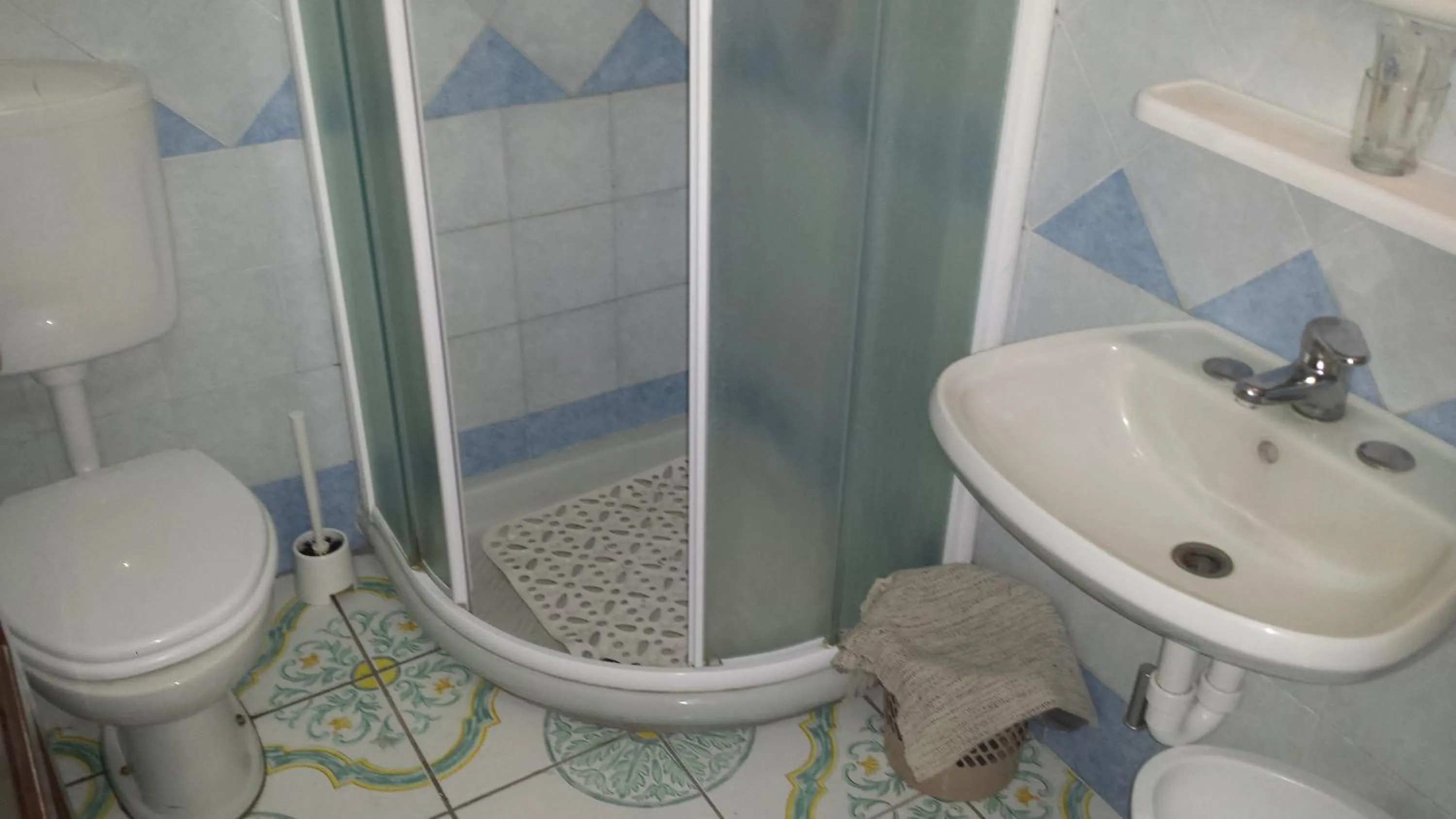 Shower in Hotel Castiglione