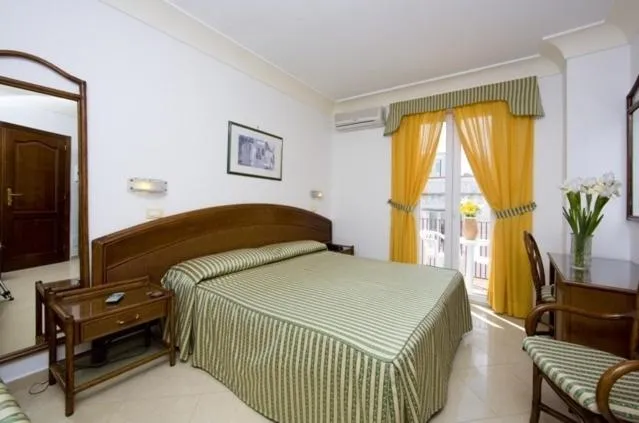 Photo of the whole room, Bed in Casthotels Punta del Sole Terme