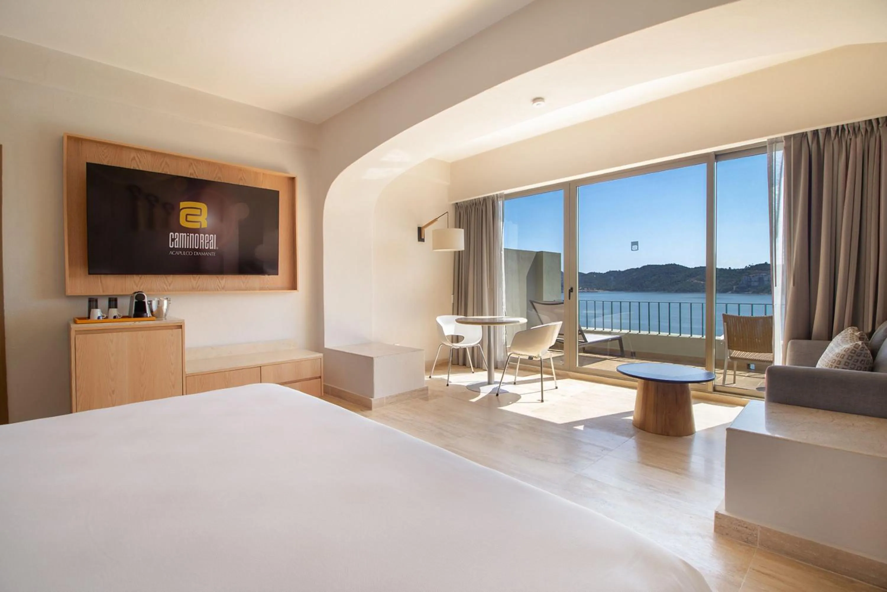 Sea view, Bed in Camino Real Acapulco Diamante