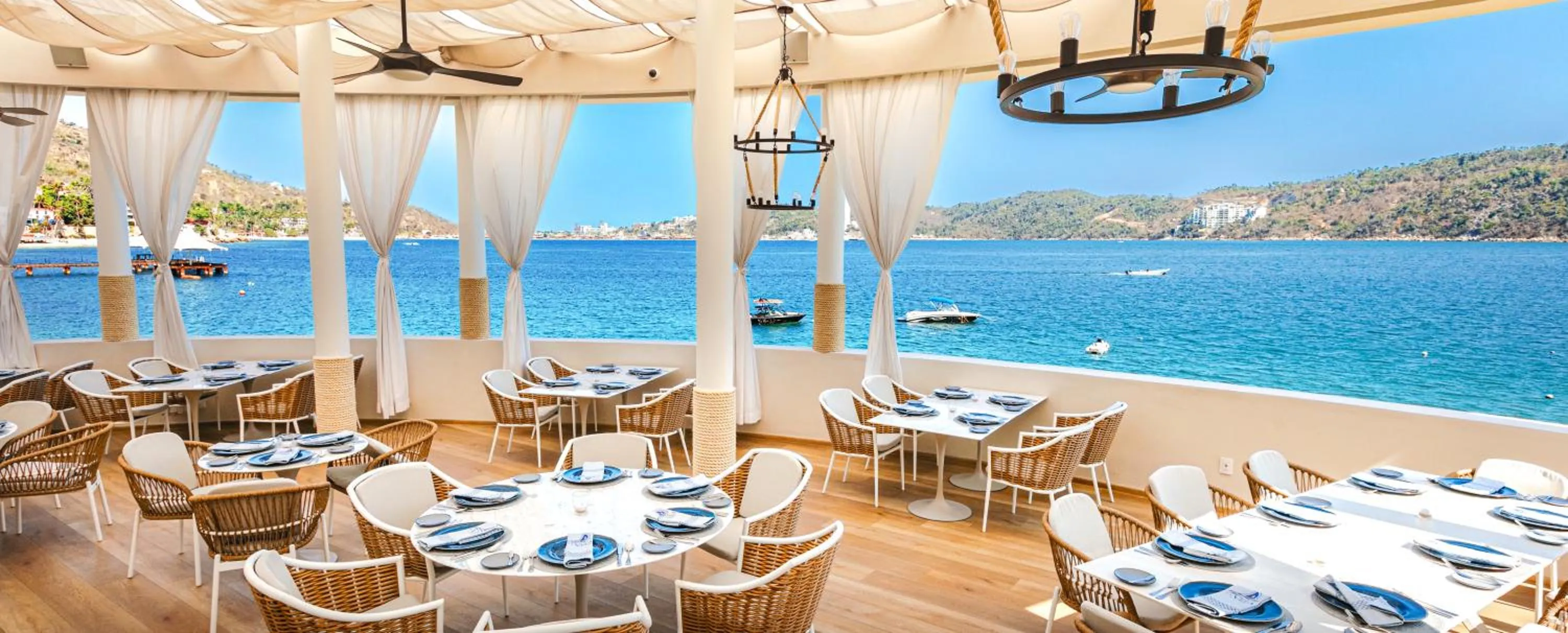 Restaurant/places to eat in Camino Real Acapulco Diamante