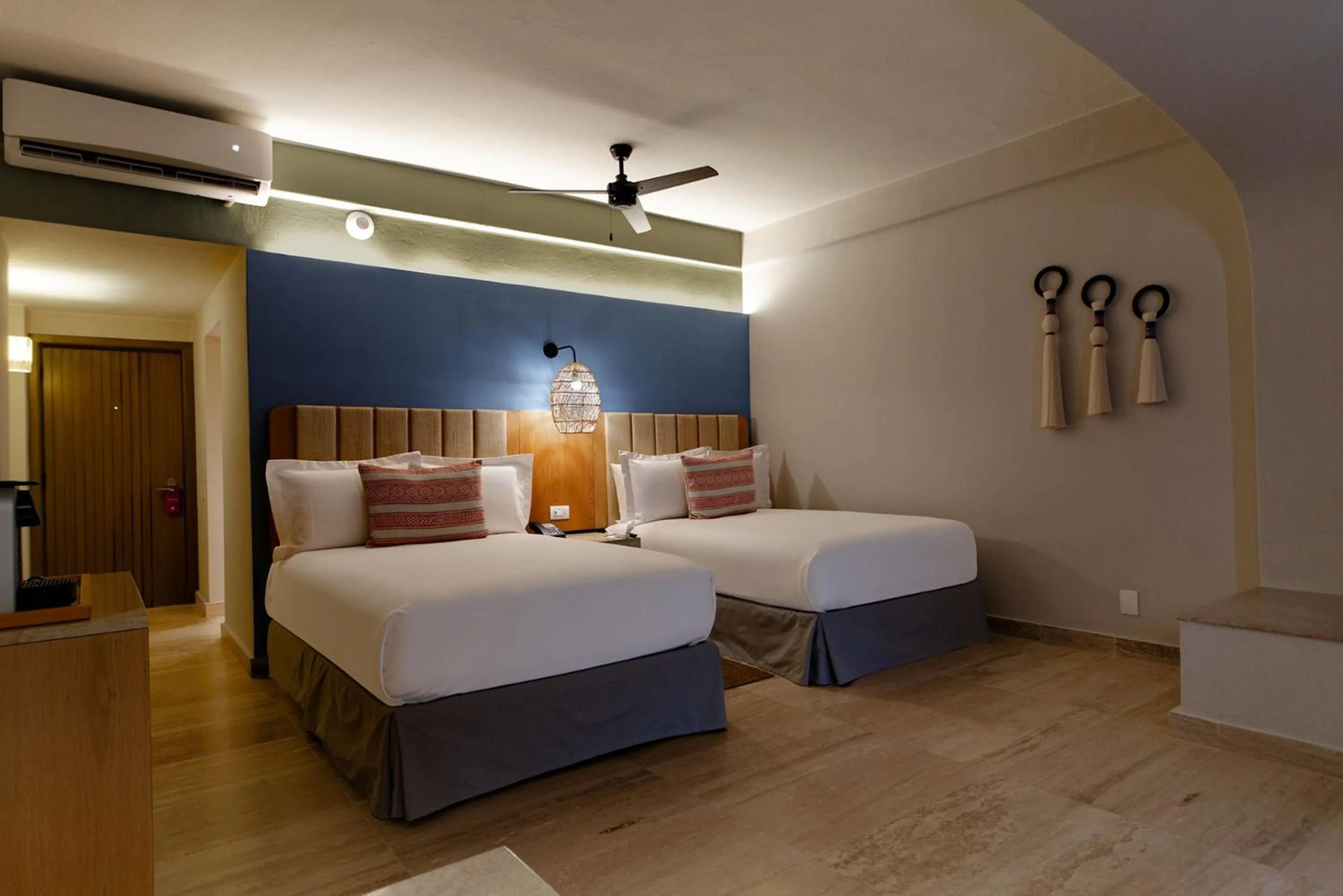 Bedroom, Bed in Camino Real Acapulco Diamante