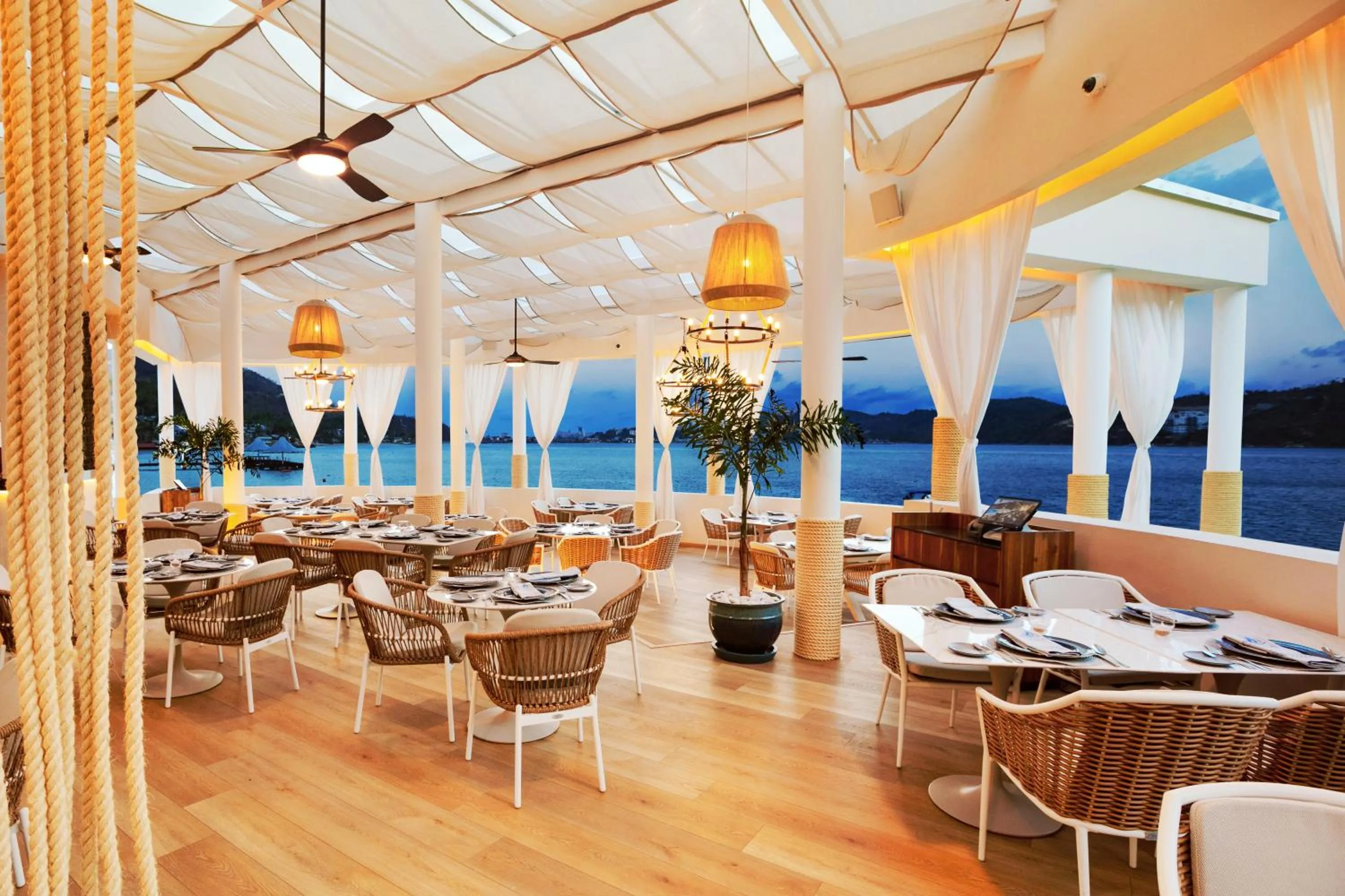 Restaurant/places to eat in Camino Real Acapulco Diamante