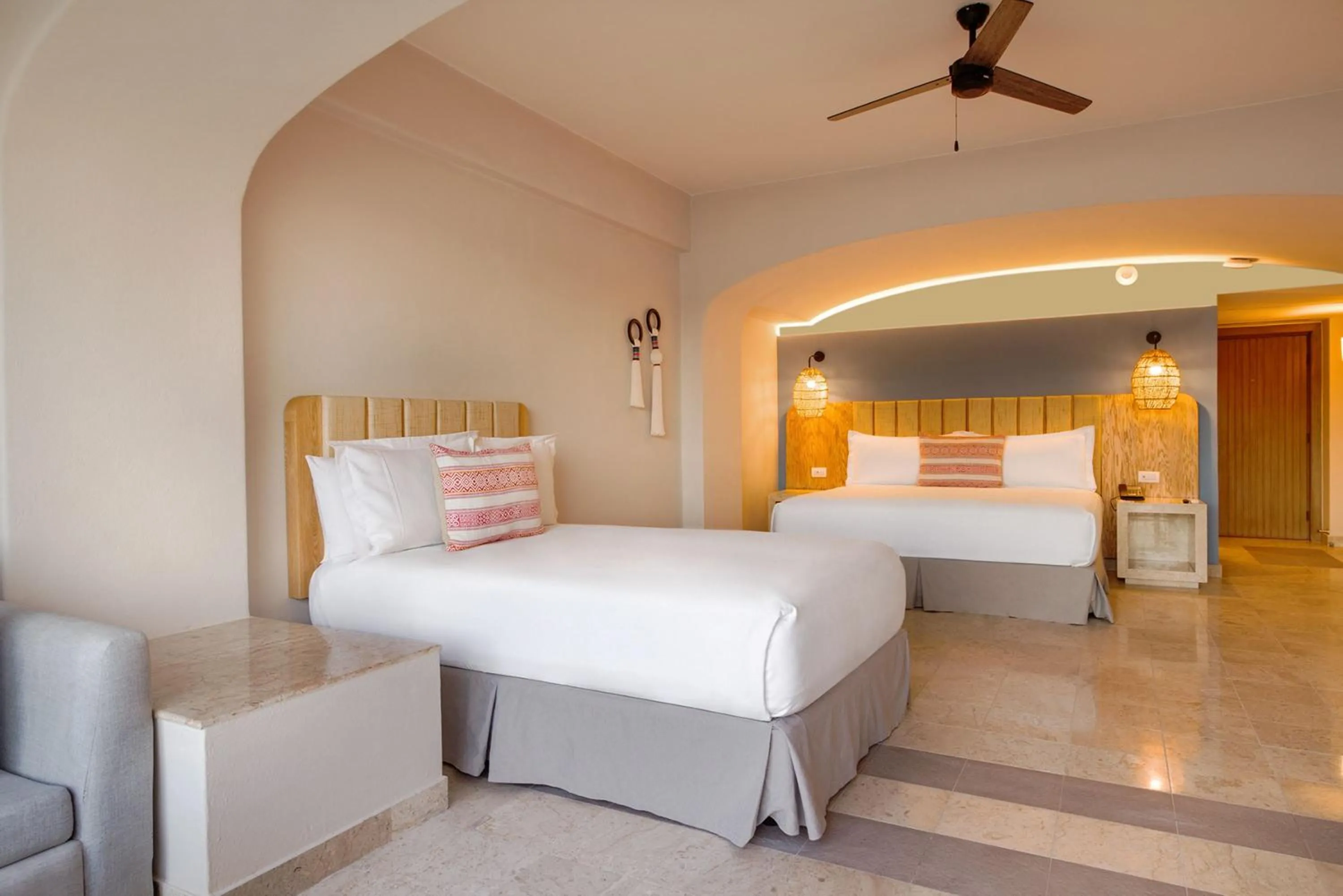 Bedroom, Bed in Camino Real Acapulco Diamante