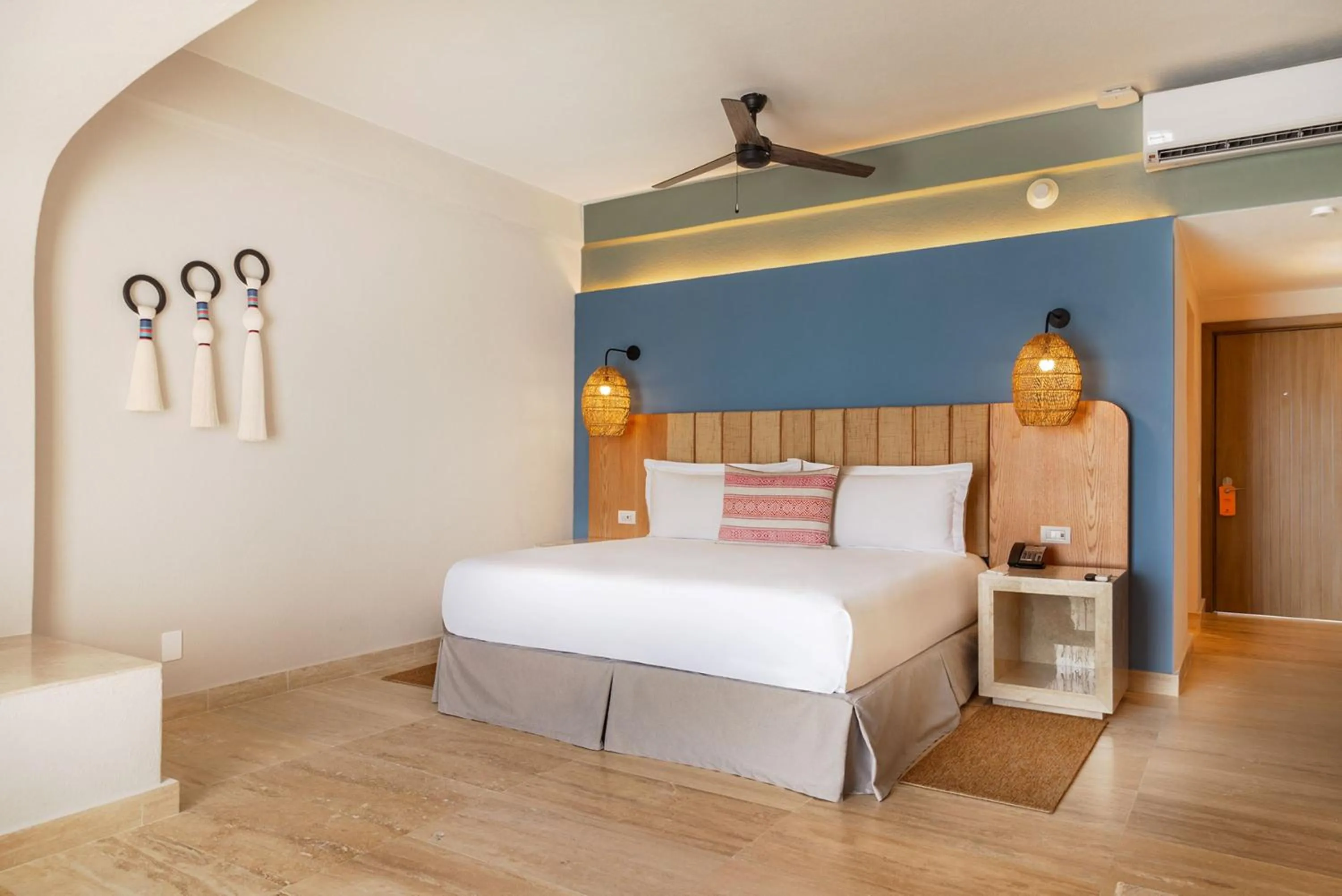 Bedroom, Bed in Camino Real Acapulco Diamante