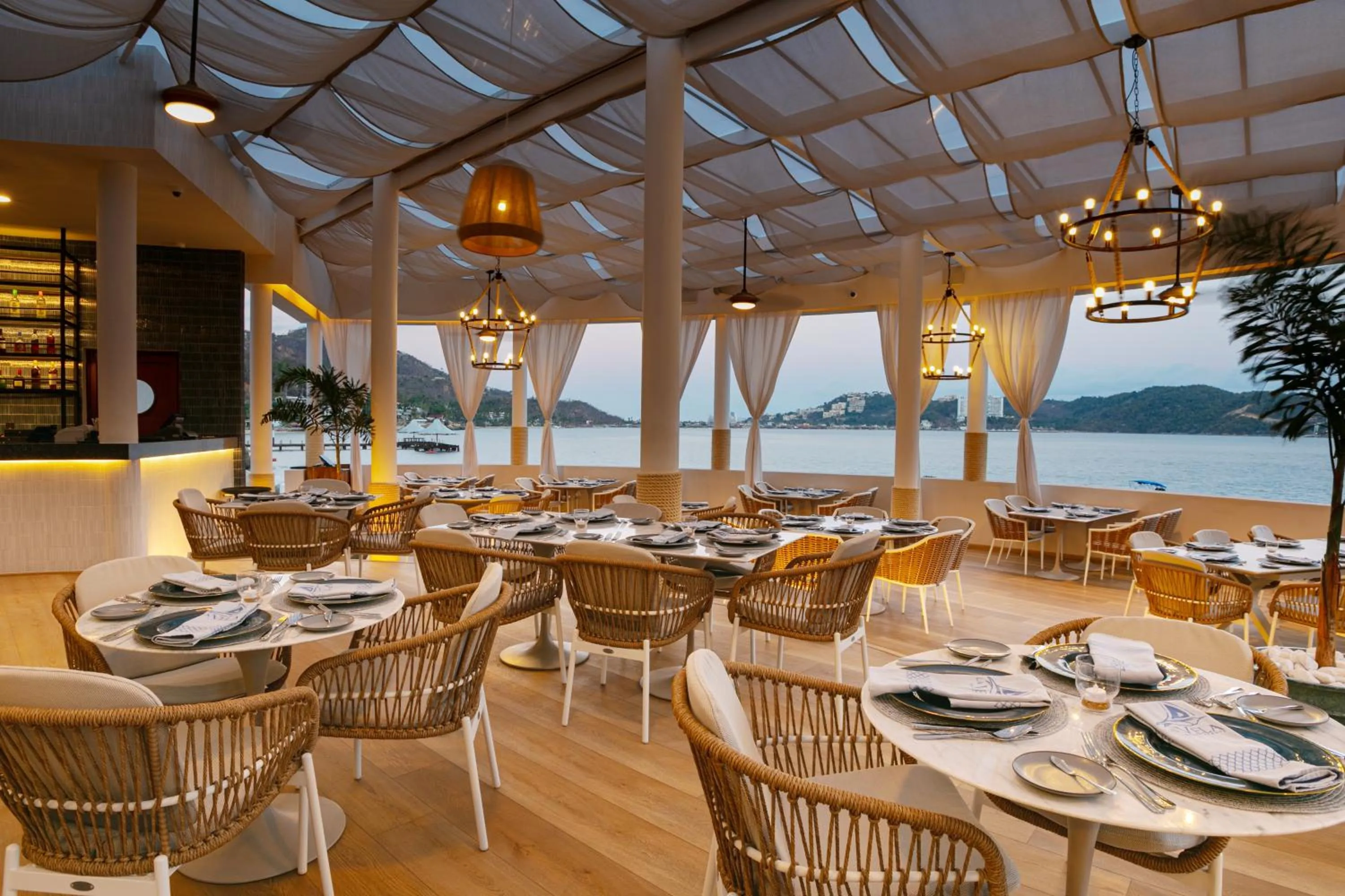 Restaurant/places to eat in Camino Real Acapulco Diamante