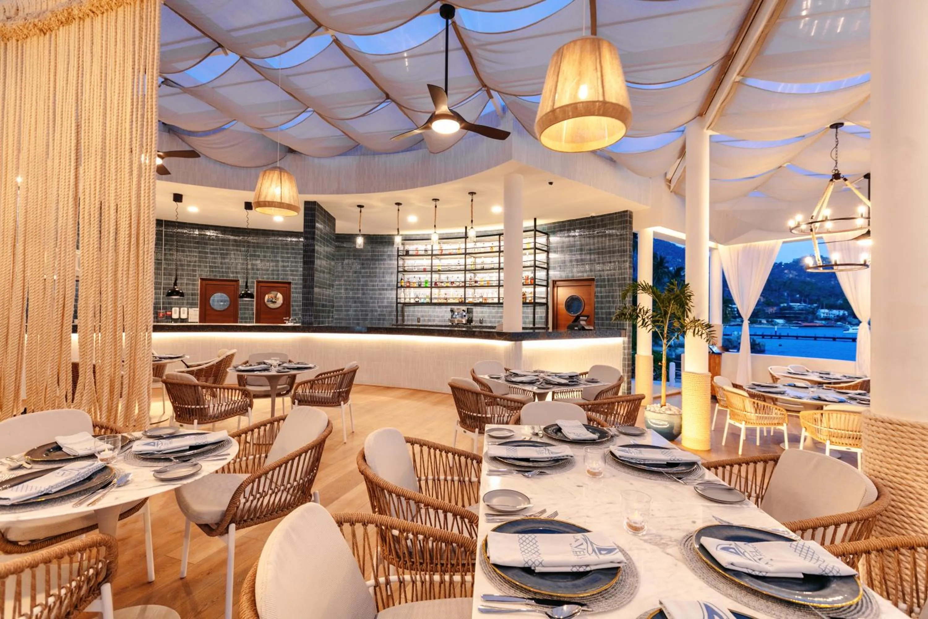 Restaurant/places to eat in Camino Real Acapulco Diamante