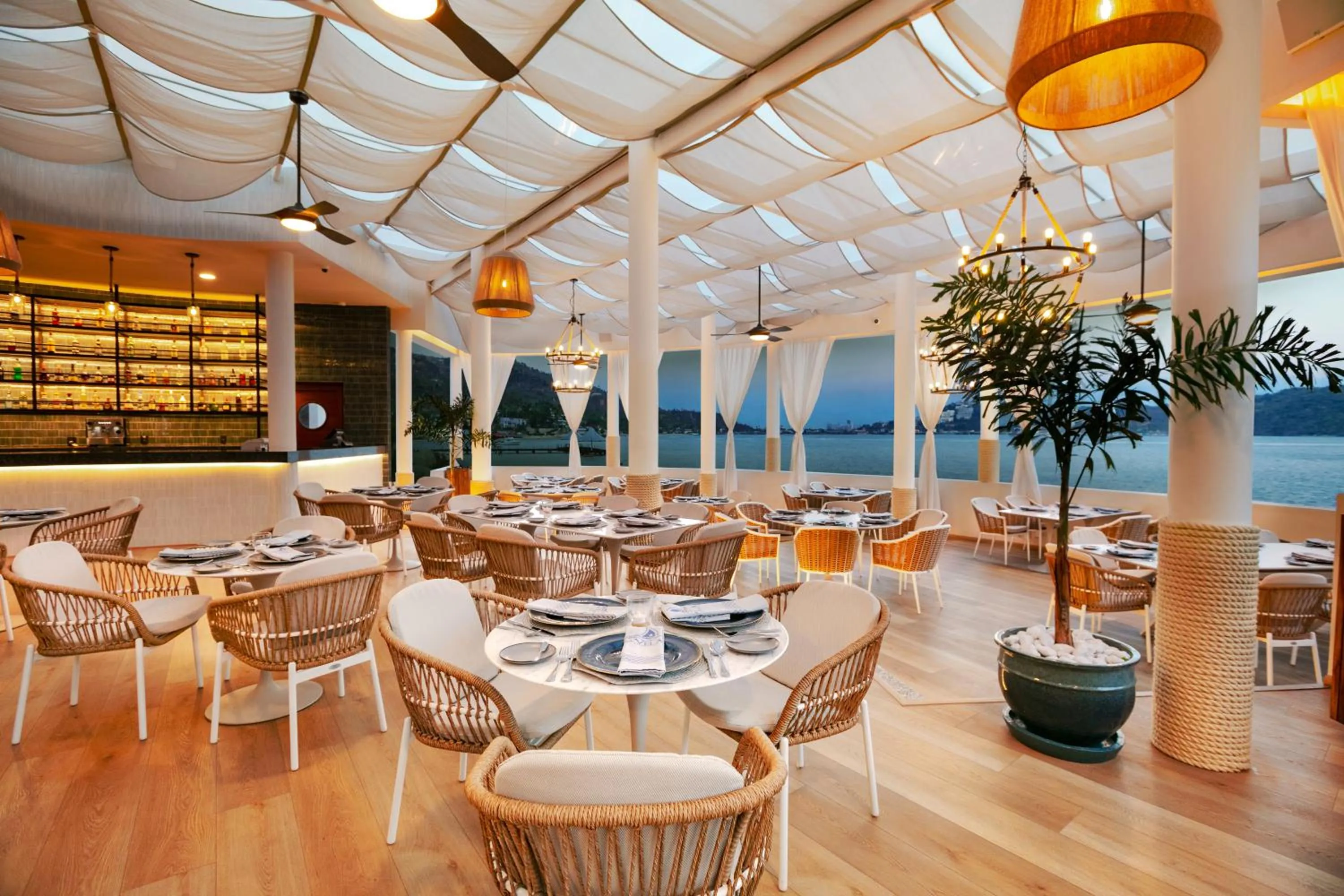 Restaurant/places to eat in Camino Real Acapulco Diamante