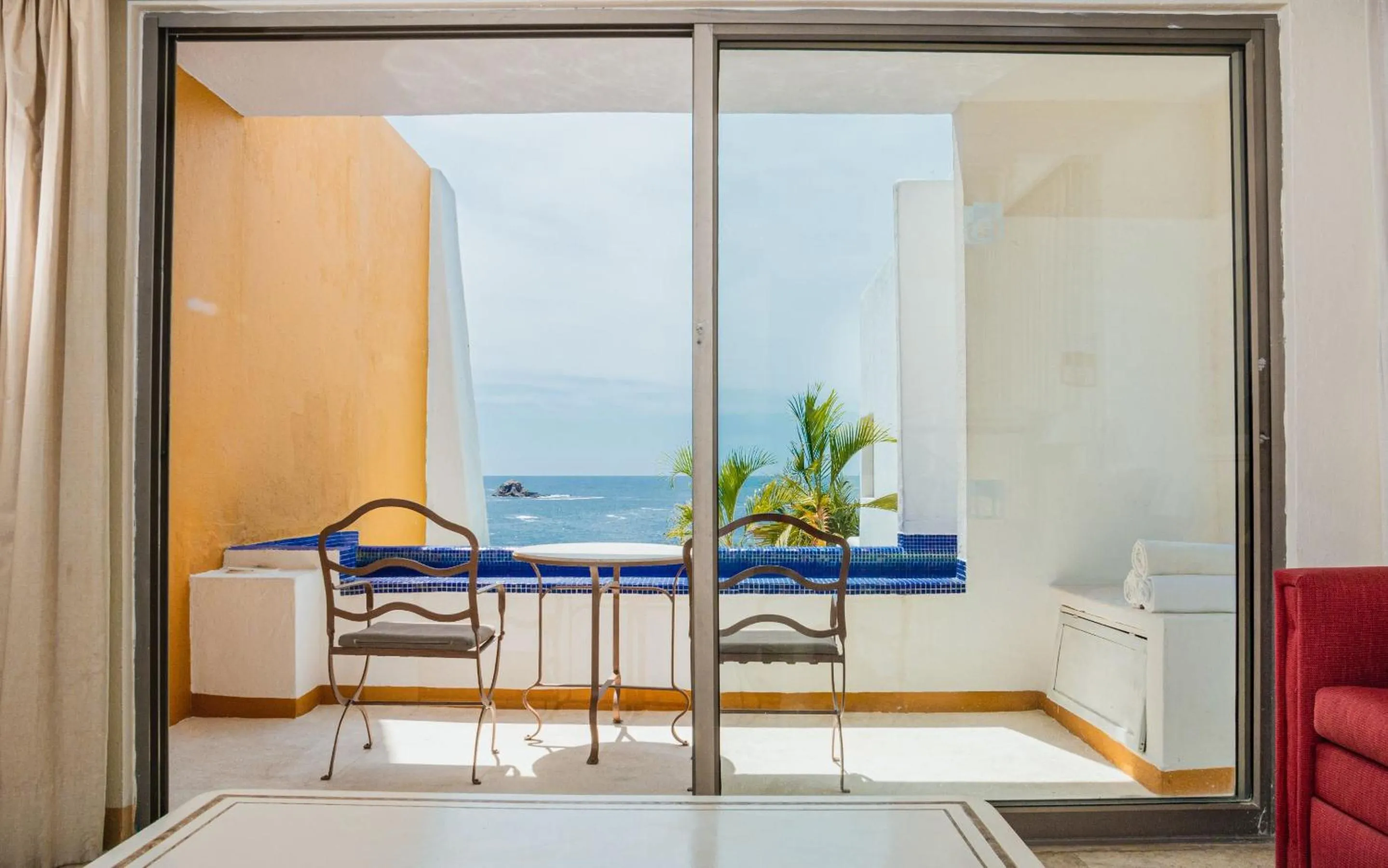 Photo of the whole room in Camino Real Zaashila Huatulco