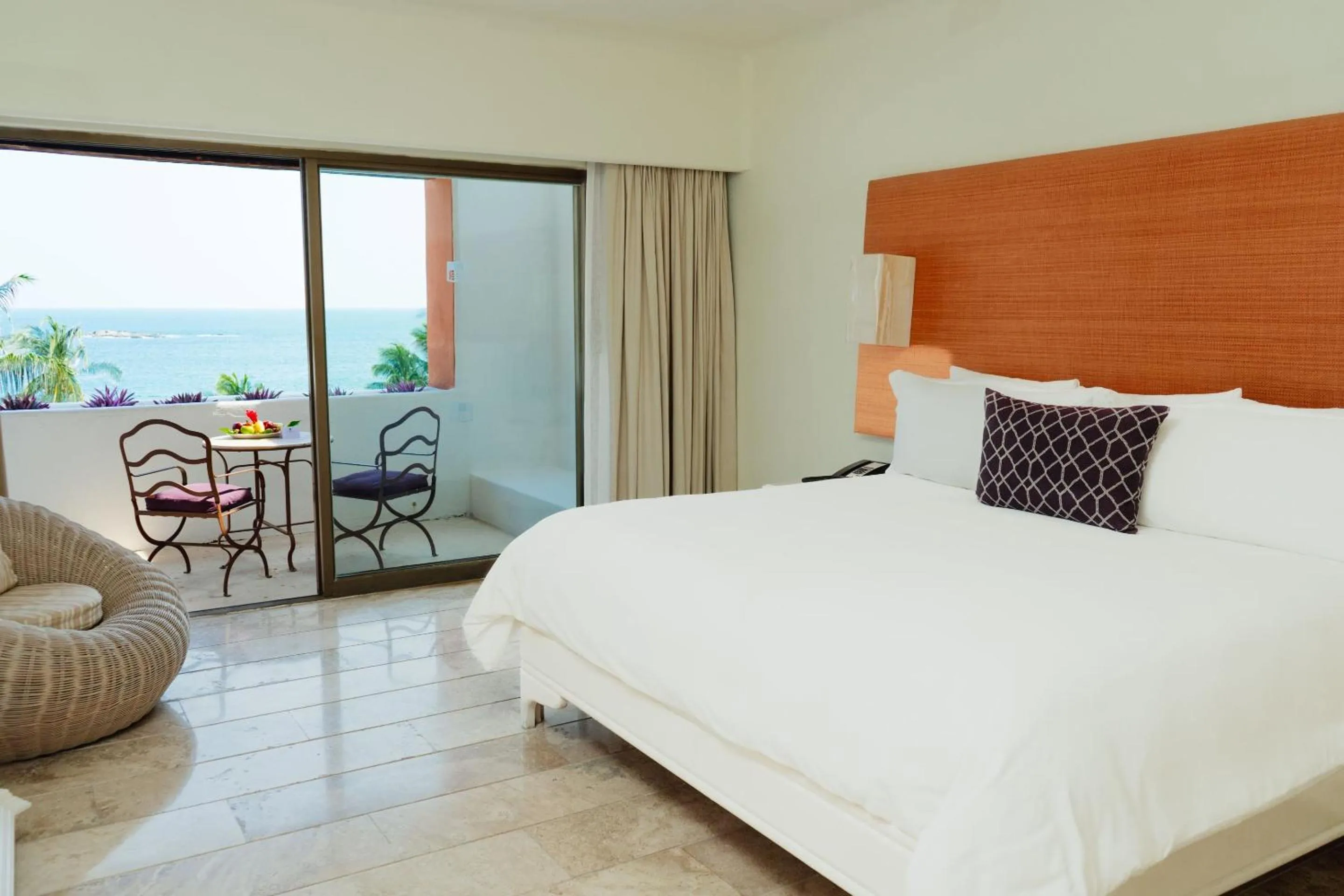 Photo of the whole room, Bed in Camino Real Zaashila Huatulco