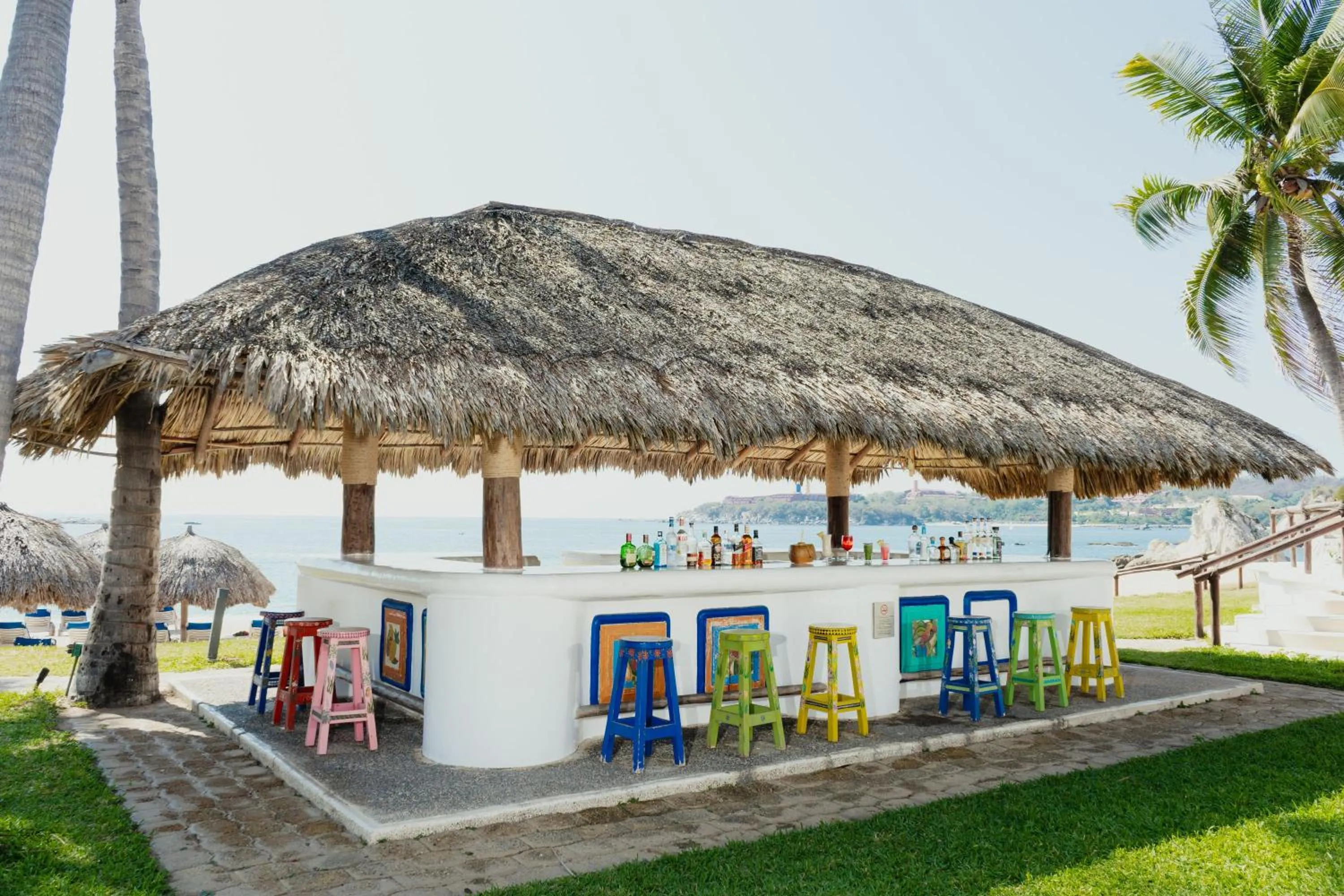 Lounge or bar in Camino Real Zaashila Huatulco