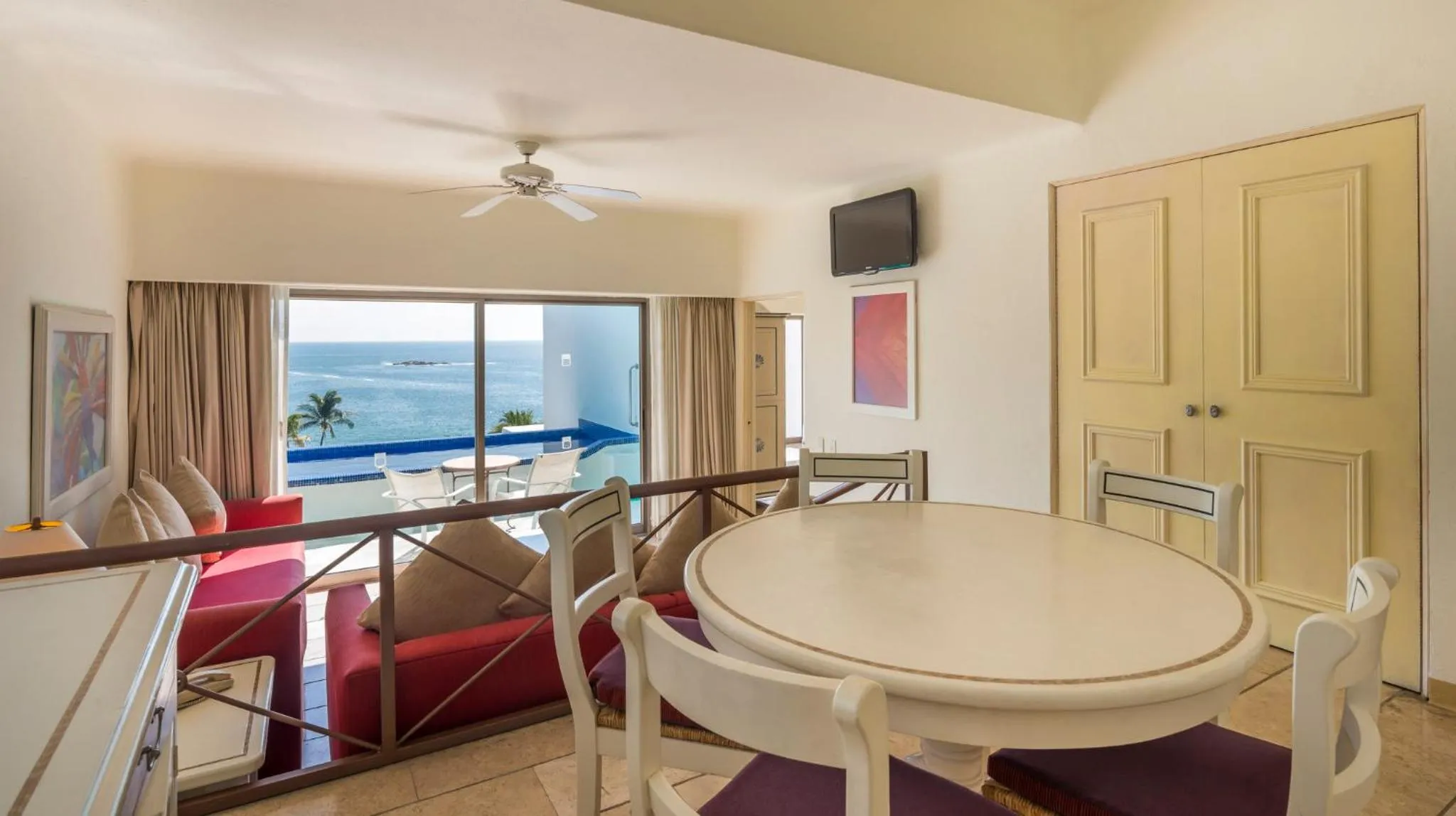 Photo of the whole room in Camino Real Zaashila Huatulco